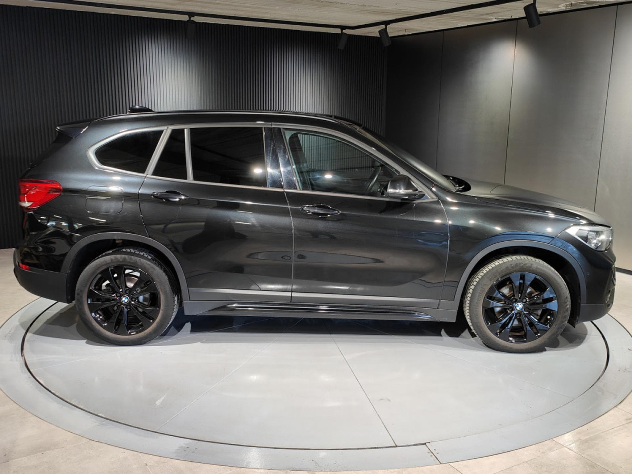 BMW X1 SDRIVE18iA PACK M TOIT PANO OUVRANT GPS CUIR (2021) - Foto 2