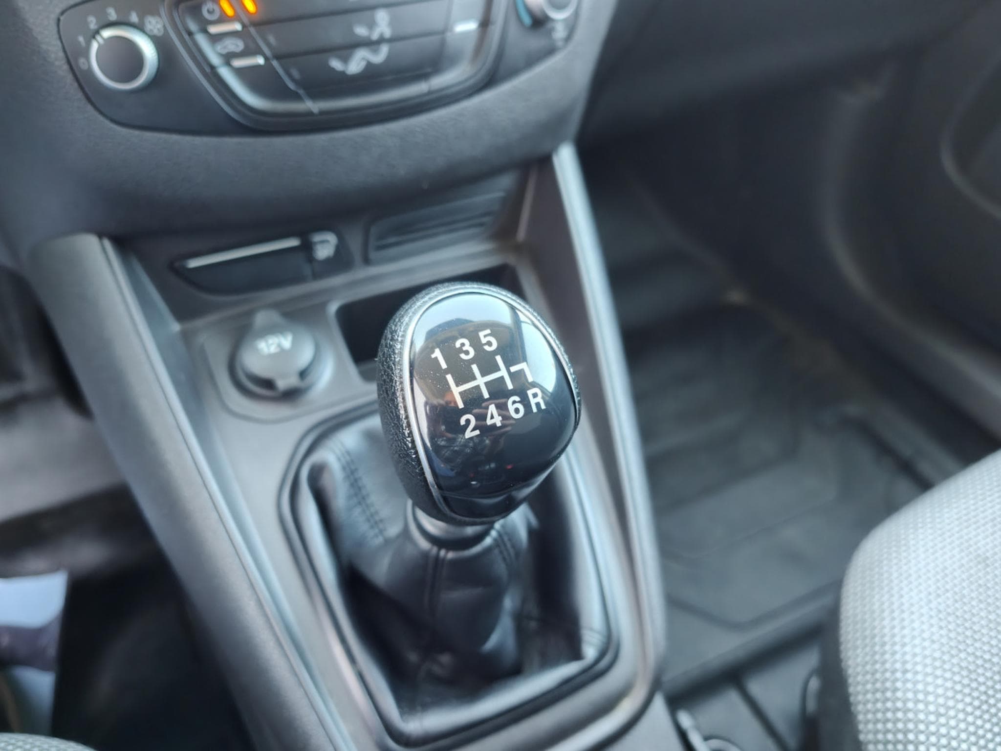 Ford Transit 1.5 TDCI RADIO USB (2019) - Photo 11