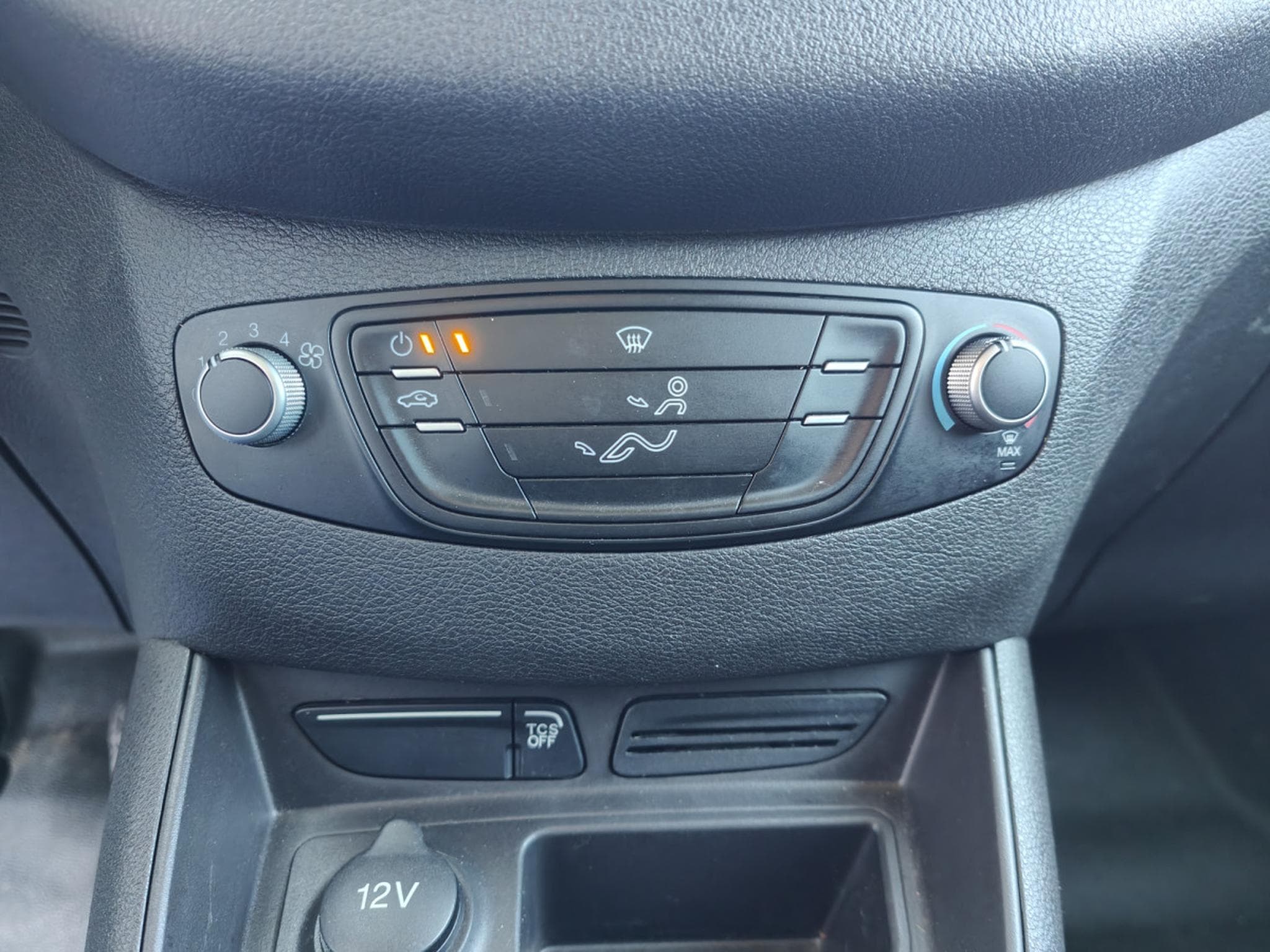 Ford Transit 1.5 TDCI RADIO USB (2019) - Photo 12
