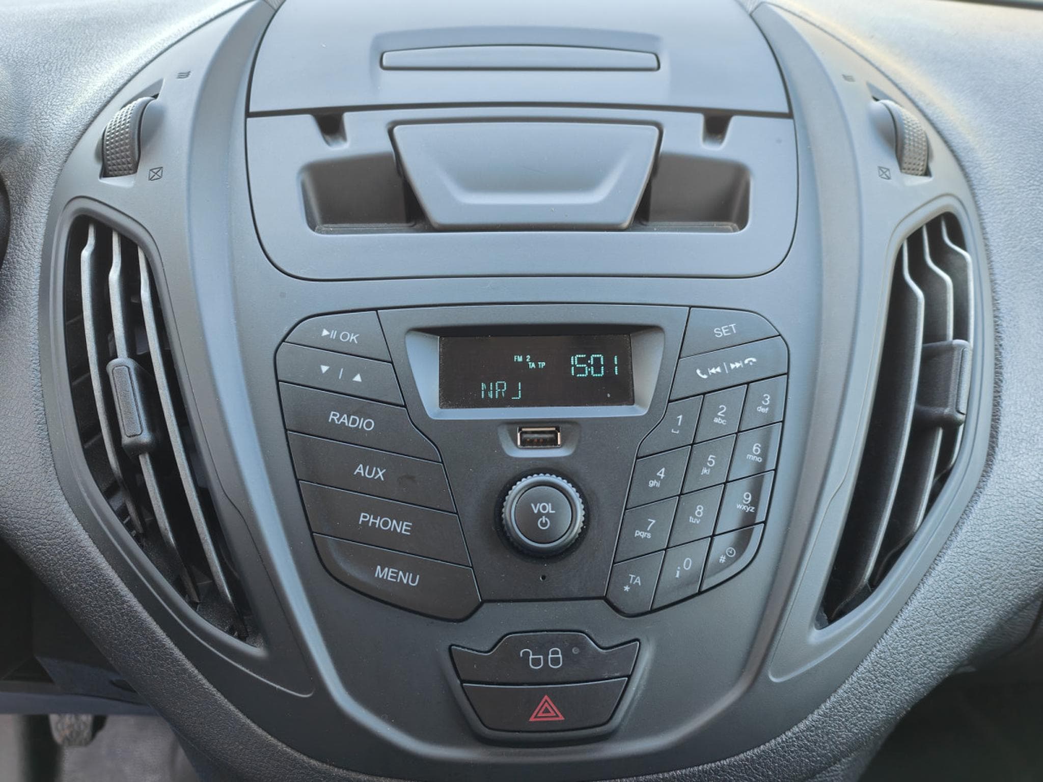 Ford Transit 1.5 TDCI RADIO USB (2019) - Photo 13