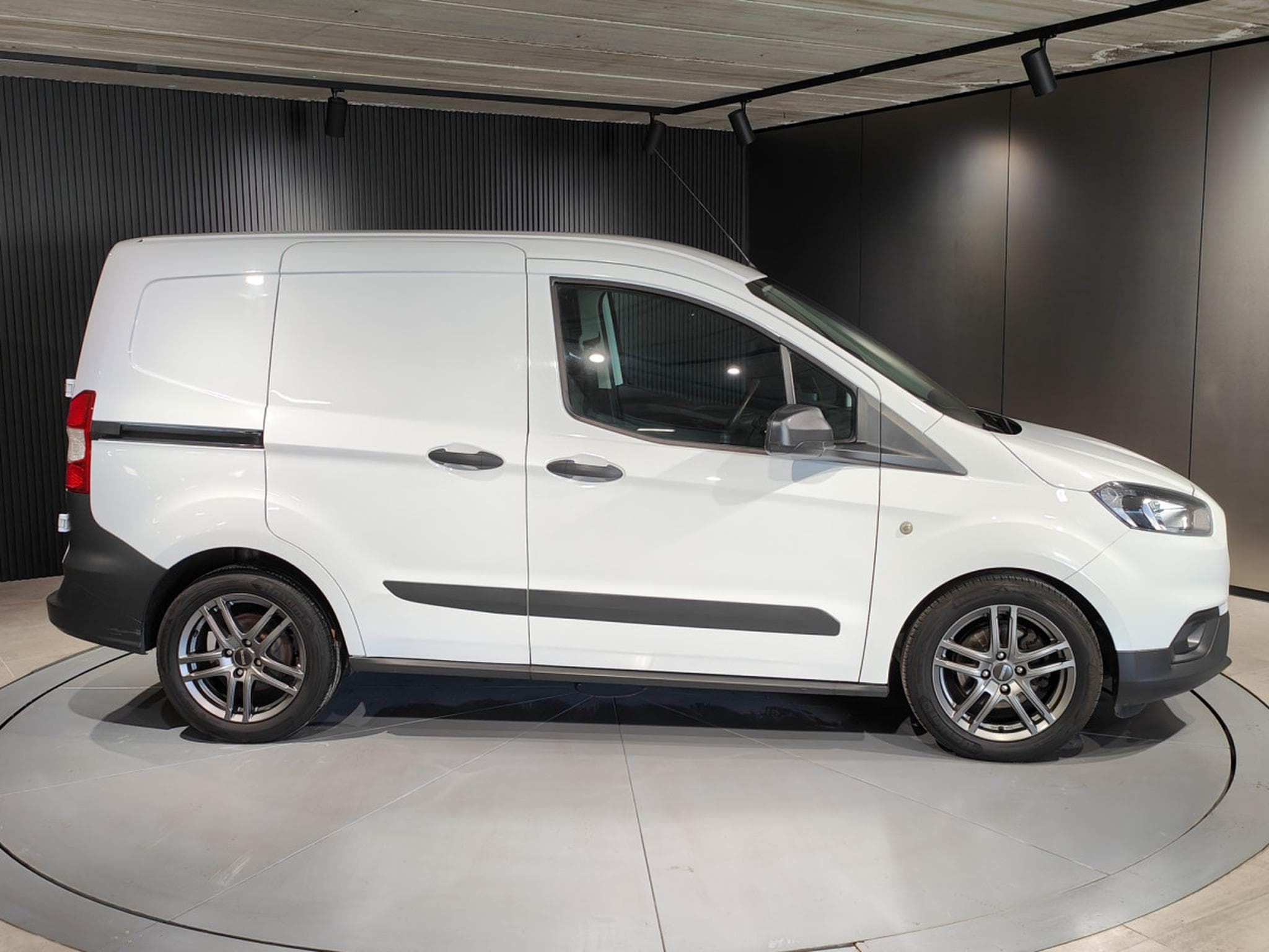 Ford Transit 1.5 TDCI RADIO USB (2019) - Photo 2