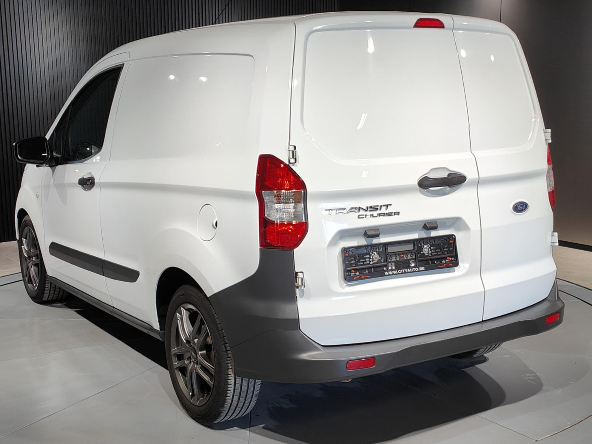 Ford Transit 1.5 TDCI RADIO USB (2019) - Photo 4