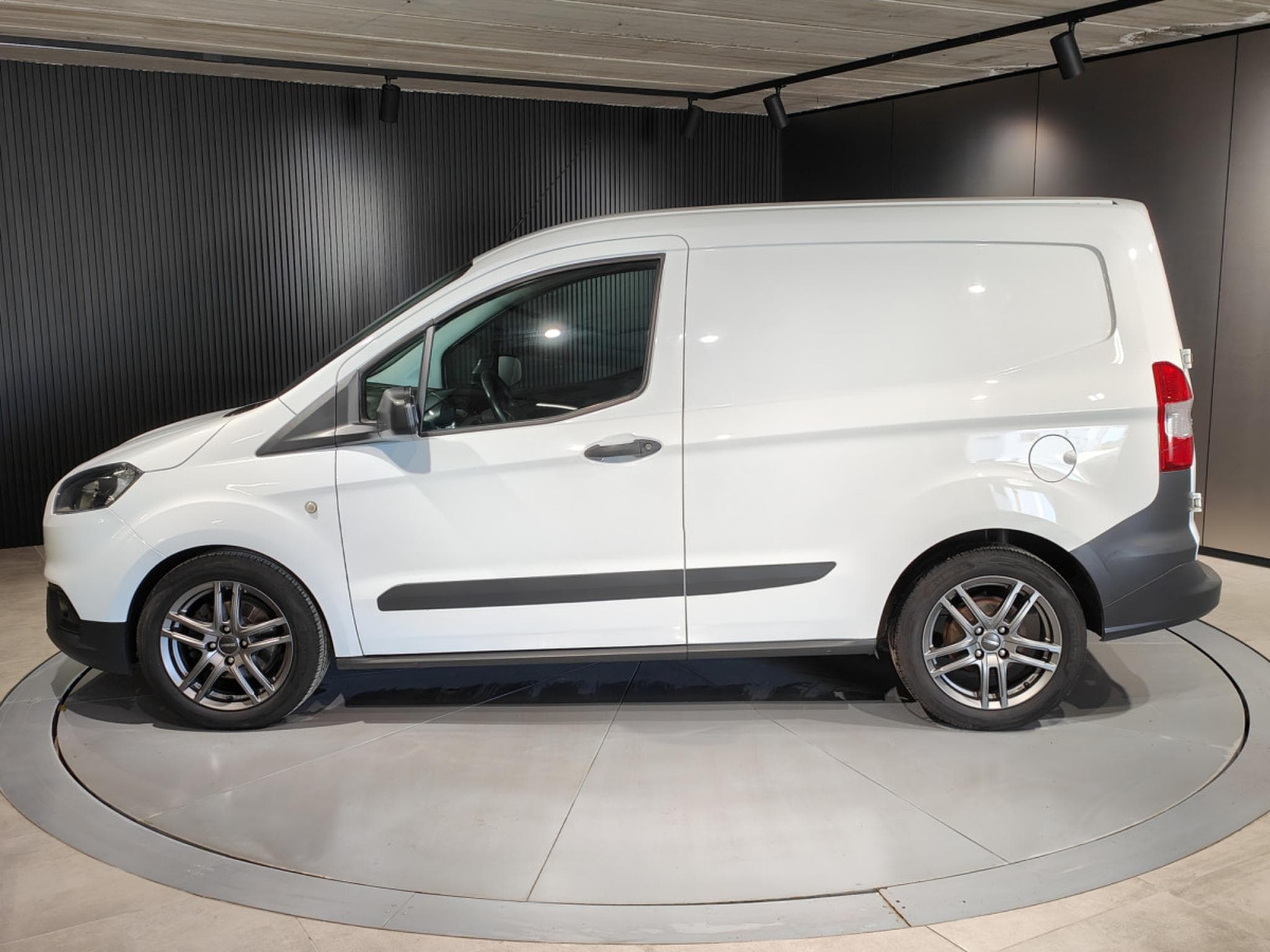 Ford Transit 1.5 TDCI RADIO USB (2019) - Photo 5