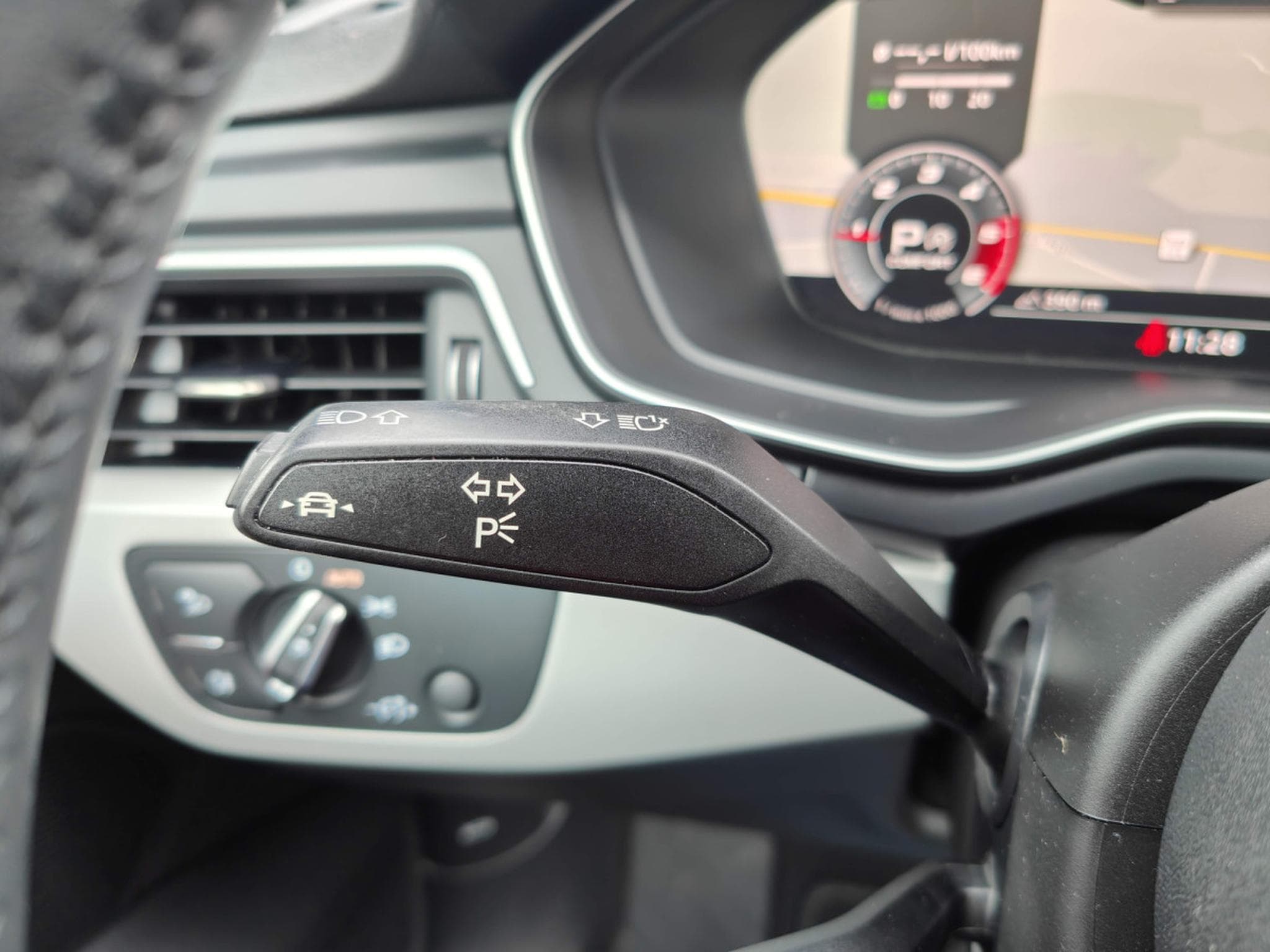 Audi A4 AVANT 35 TDI GPS ACC SIEGES CHAUFFANTS DIGITAL COCKPIT (2020) - Foto 15