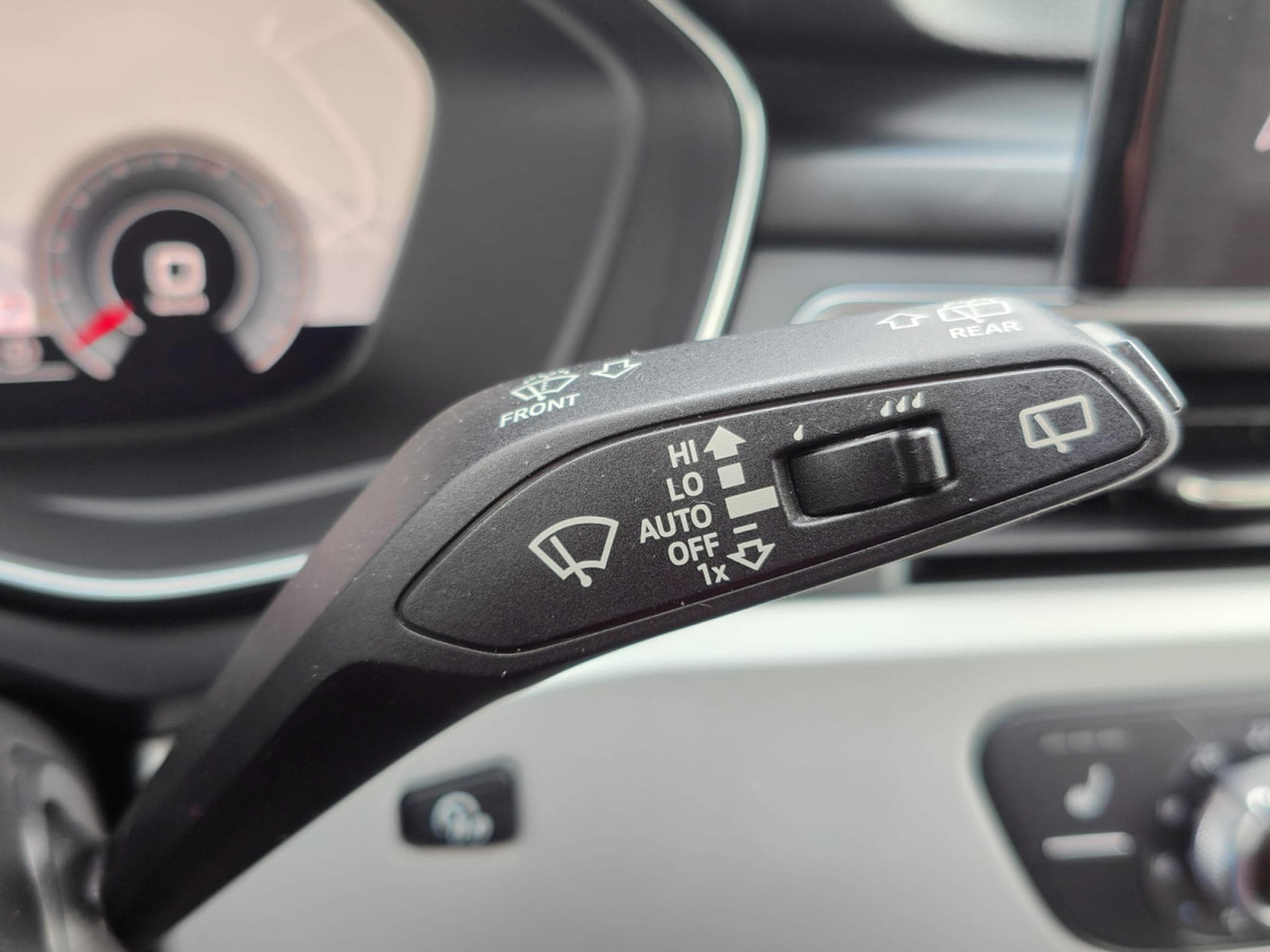 Audi A4 AVANT 35 TDI GPS ACC SIEGES CHAUFFANTS DIGITAL COCKPIT (2020) - Foto 16