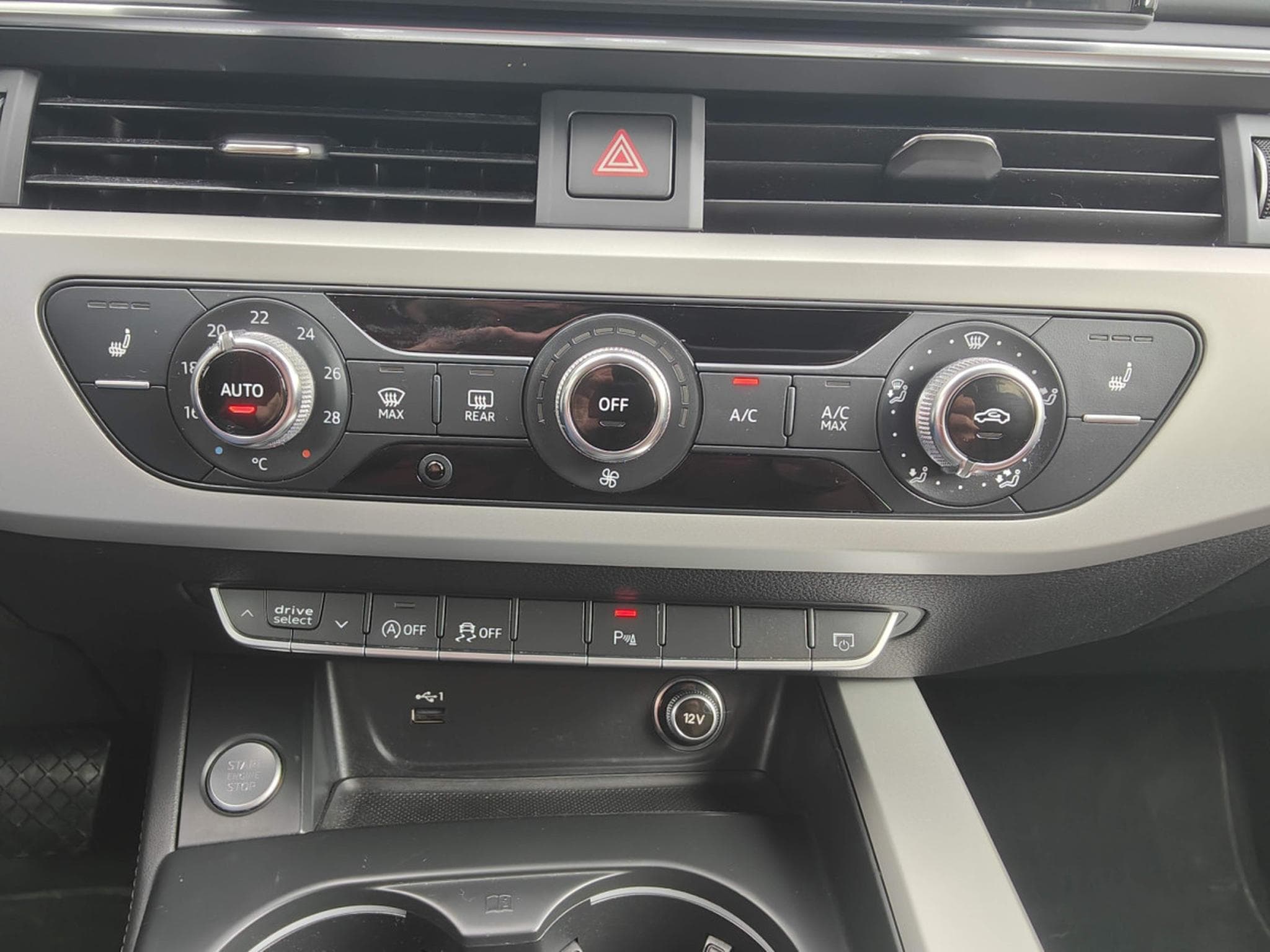 Audi A4 AVANT 35 TDI GPS ACC SIEGES CHAUFFANTS DIGITAL COCKPIT (2020) - Foto 23
