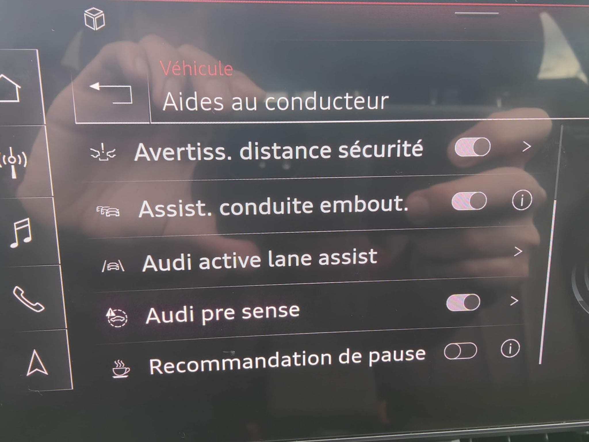Audi A4 AVANT 35 TDI GPS ACC SIEGES CHAUFFANTS DIGITAL COCKPIT (2020) - Foto 28