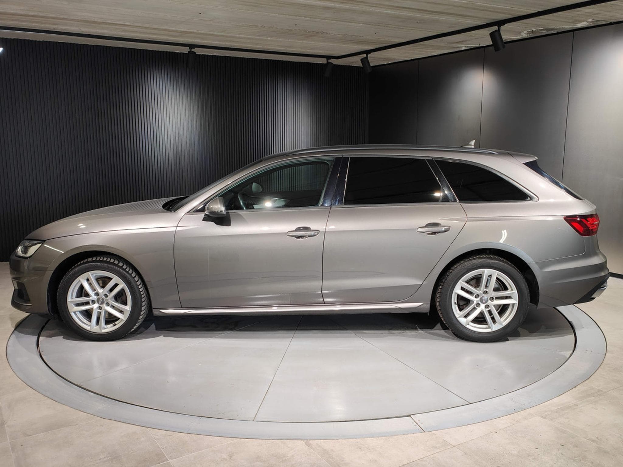 Audi A4 AVANT 35 TDI GPS ACC SIEGES CHAUFFANTS DIGITAL COCKPIT (2020) - Foto 5