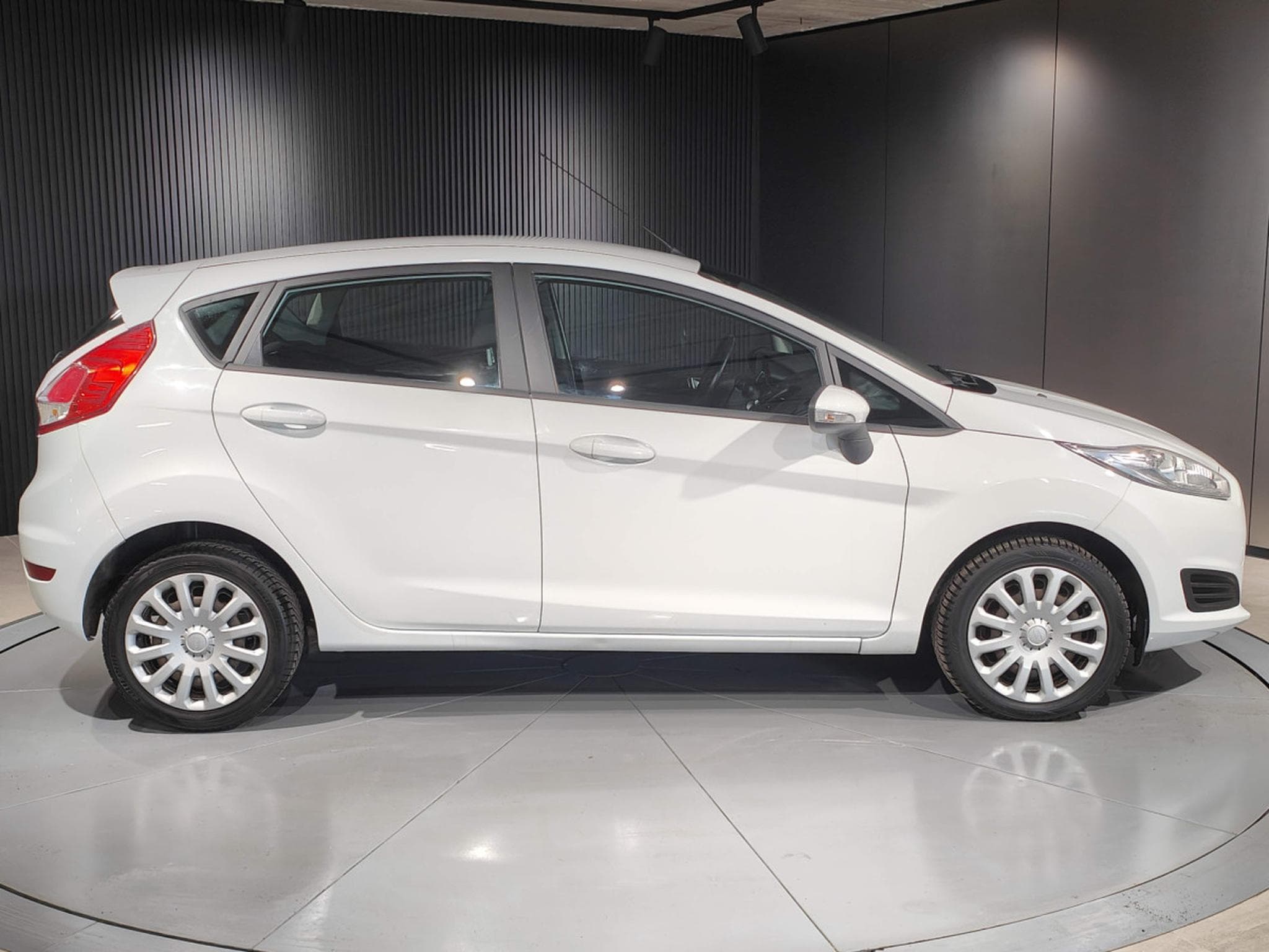 Ford Fiesta 1.5 TDCI 5 PORTES CLIM BLUETOOTH (2016) - Foto 2