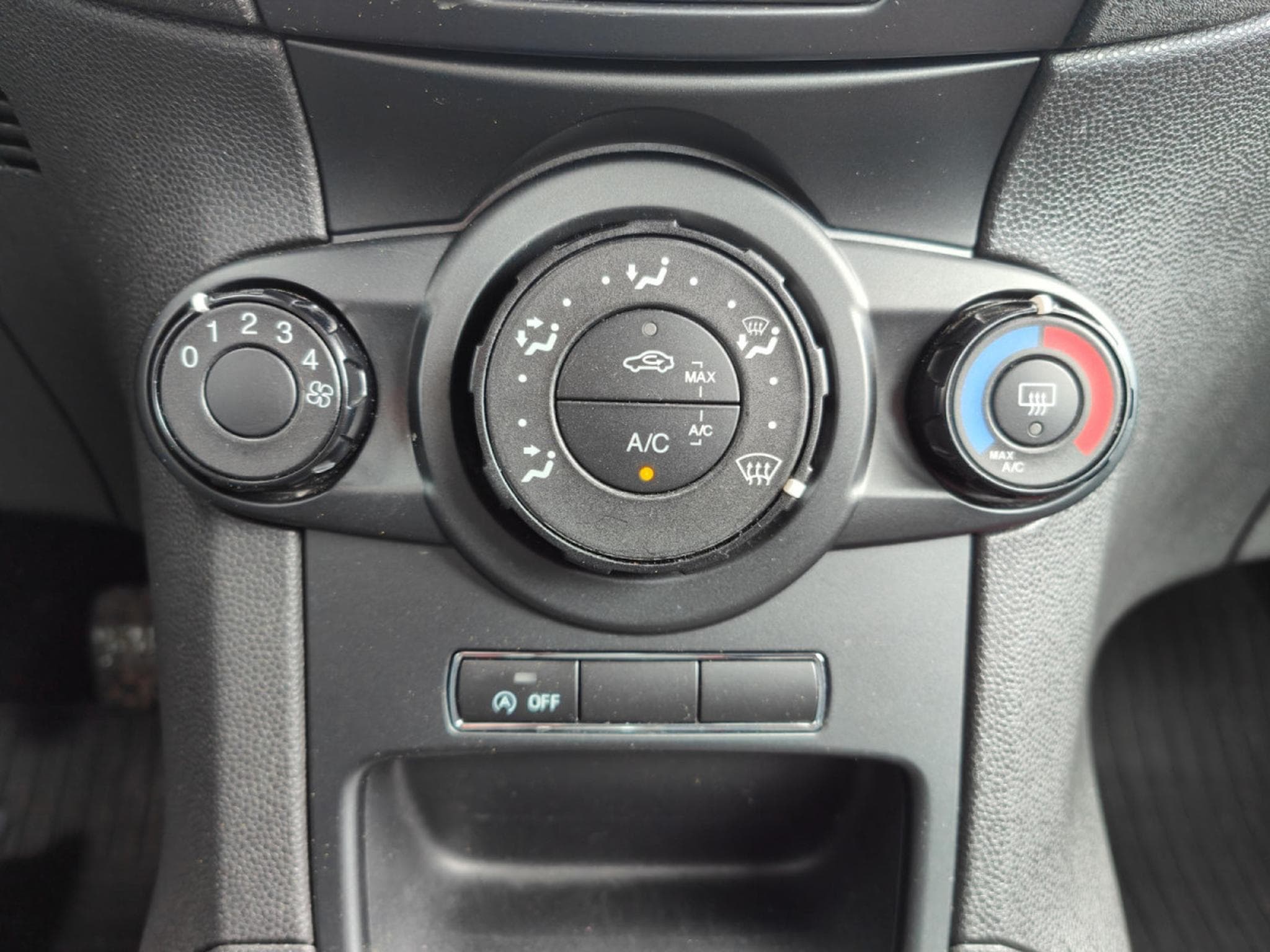 Ford Fiesta 1.0 ECOBOOST 5 PORTES CLIM BLUETOOTH (2016) - Foto 14
