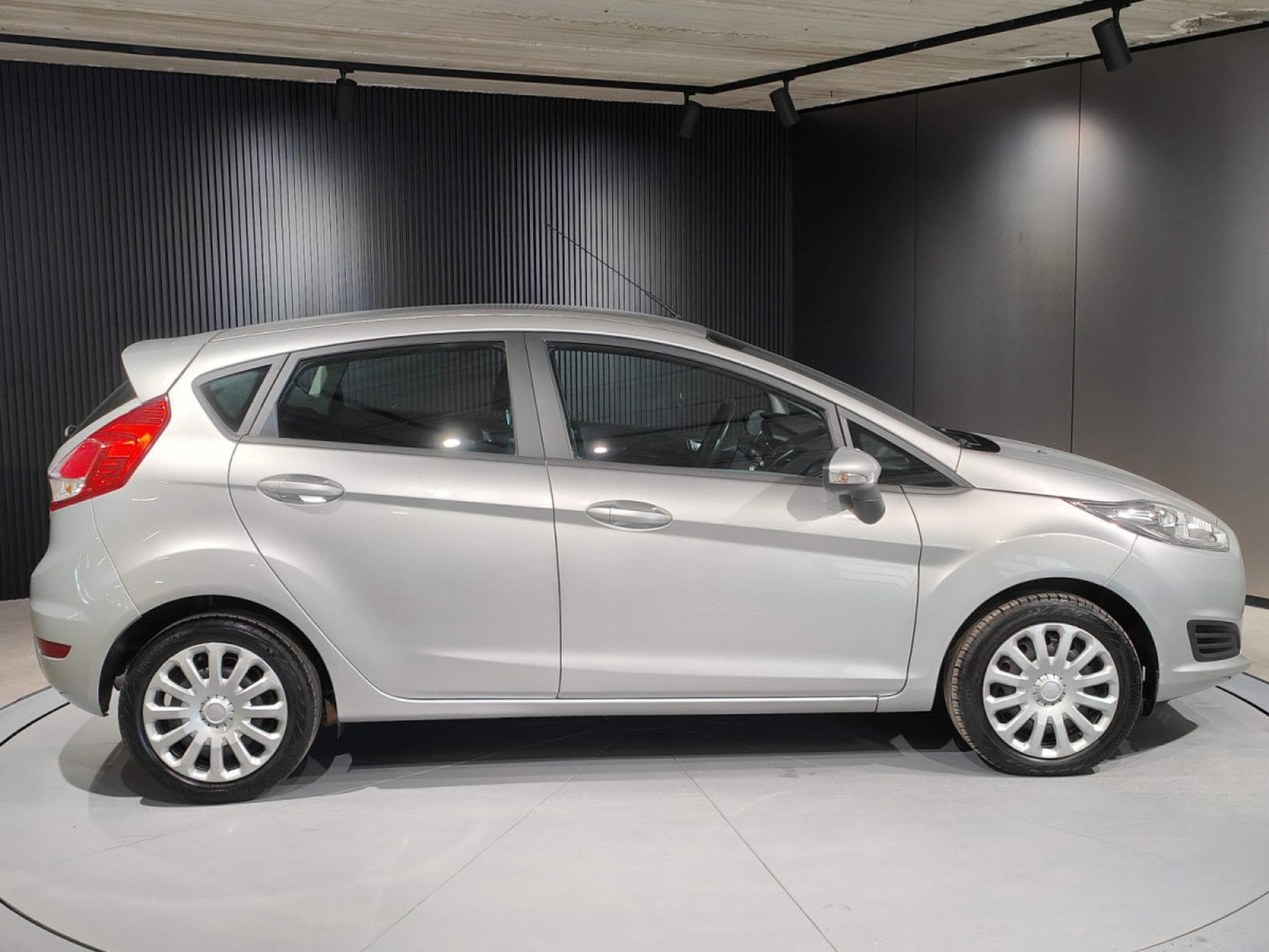 Ford Fiesta 1.0 ECOBOOST 5 PORTES CLIM BLUETOOTH (2016) - Foto 2