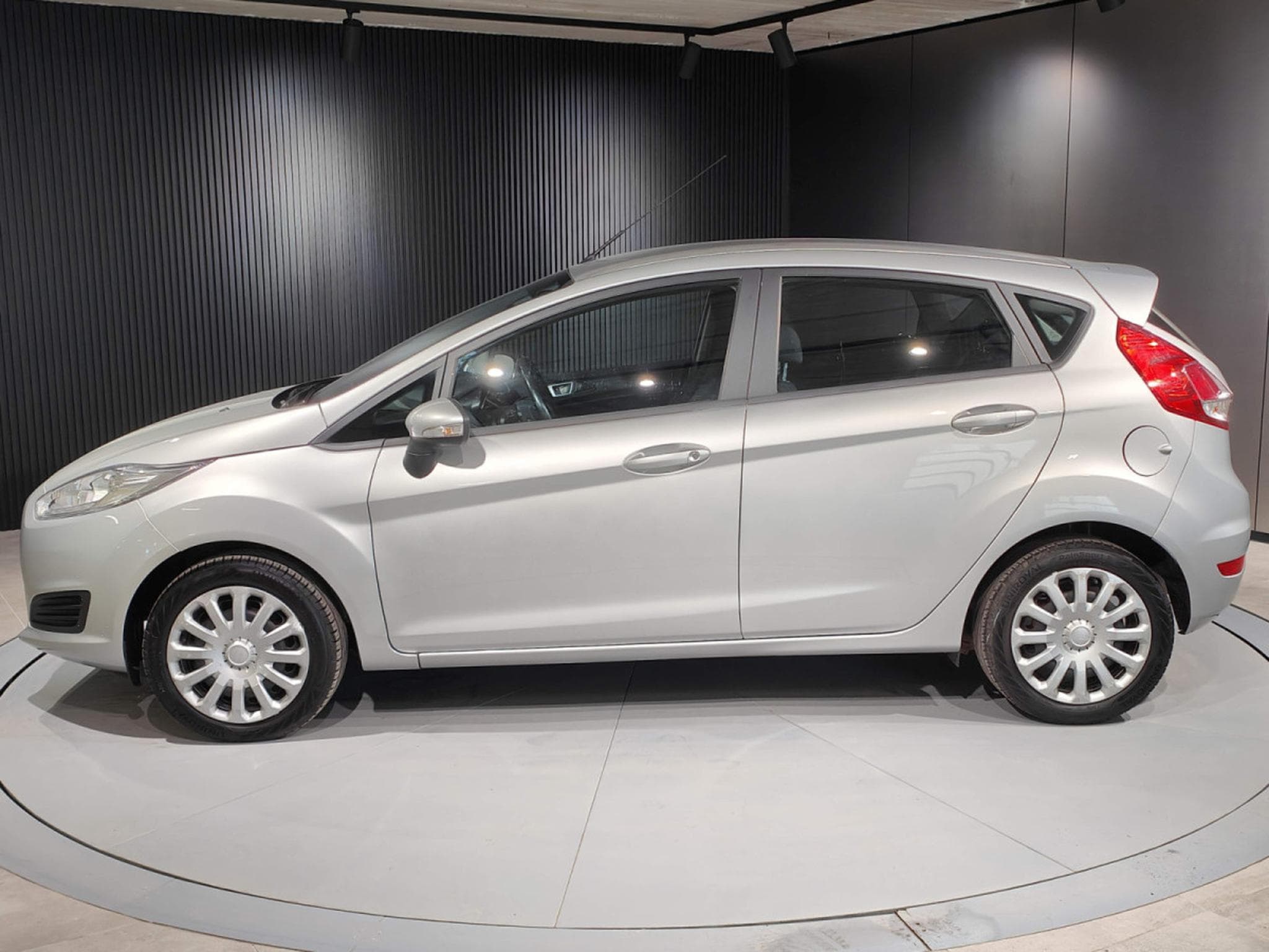 Ford Fiesta 1.0 ECOBOOST 5 PORTES CLIM BLUETOOTH (2016) - Foto 5