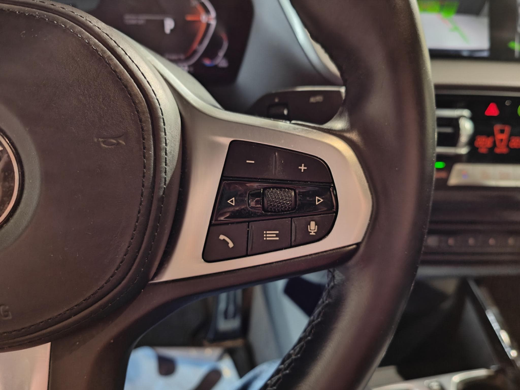 BMW 218 218iA PACK M BOITE AUTO GPS LED CARPLAY (2023) - Photo 18