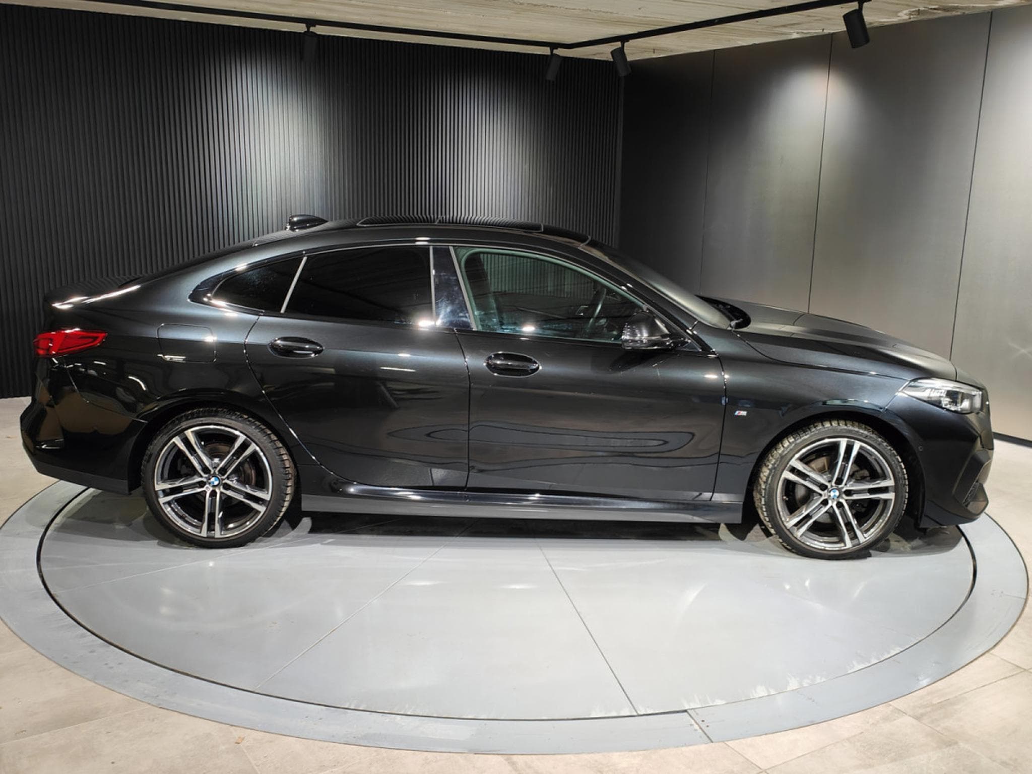 BMW 218 218iA PACK M BOITE AUTO GPS LED CARPLAY (2023) - Photo 2