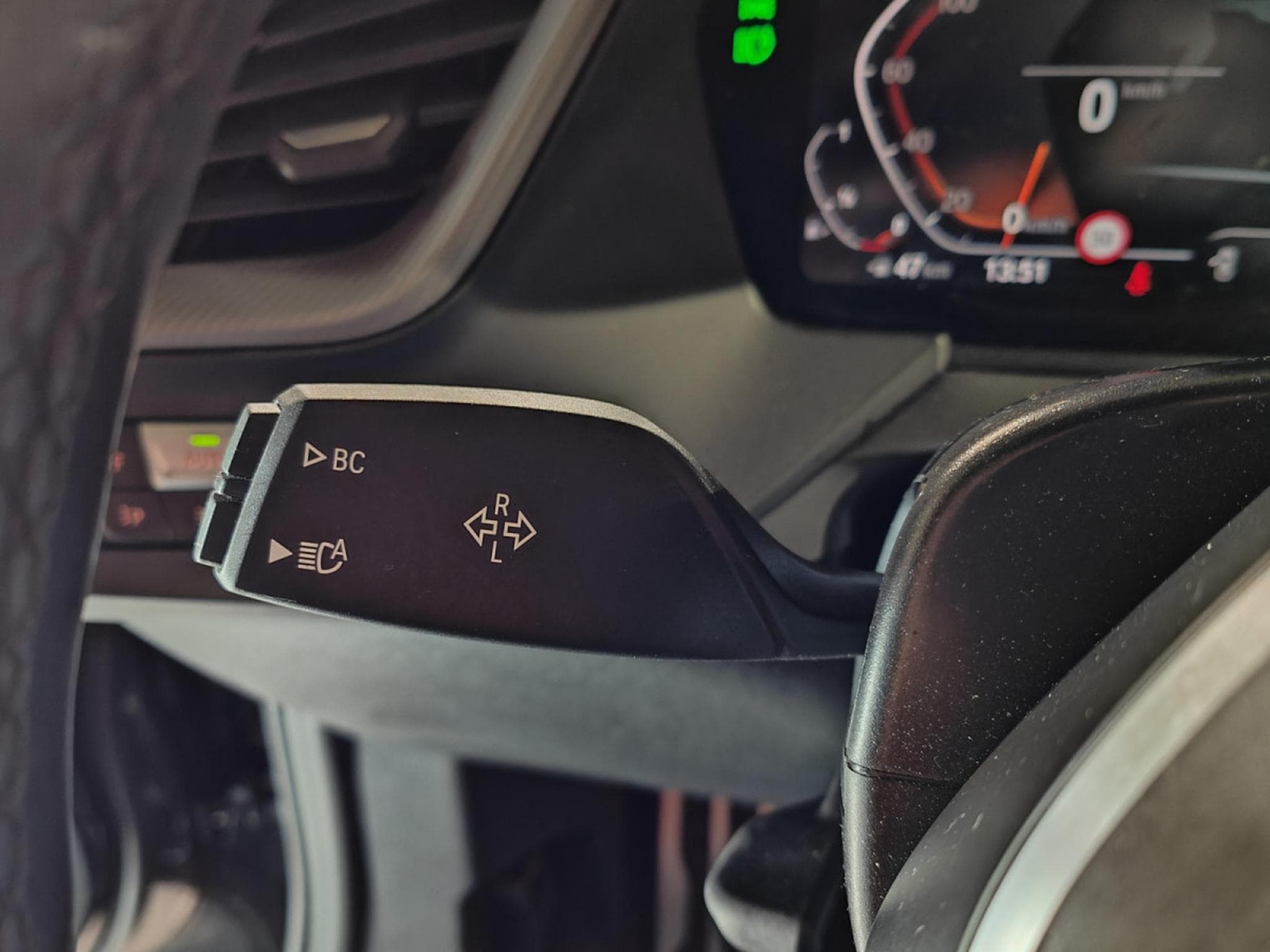 BMW 218 218iA PACK M BOITE AUTO GPS LED CARPLAY (2023) - Photo 21