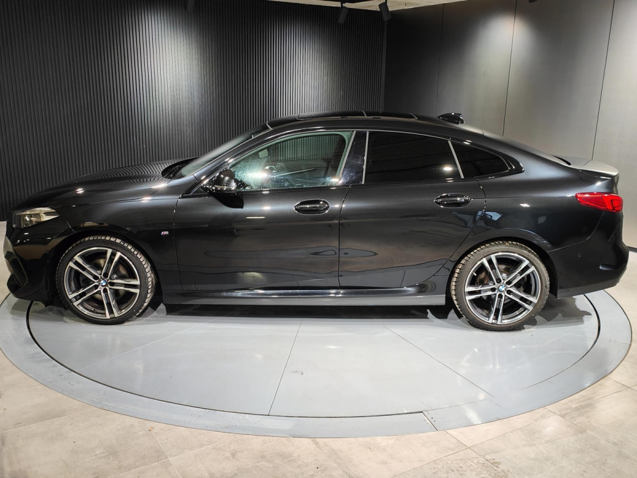 BMW 218 218iA PACK M BOITE AUTO GPS LED CARPLAY (2023) - Photo 5