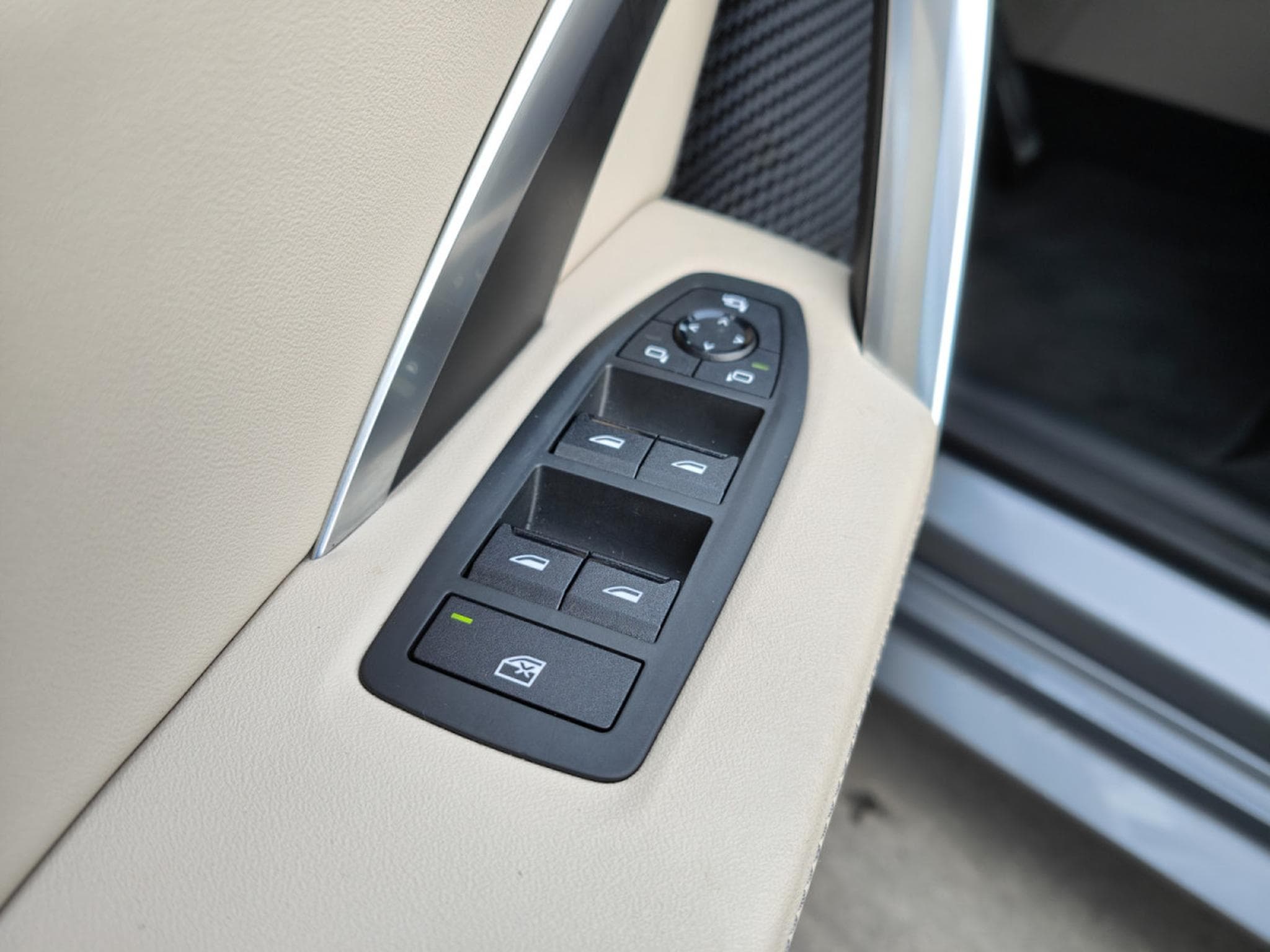 BMW X2 SDRIVE20i PACK M CARPLAY GPS CAMERA 360 TOIT PANO (2024) - Photo 13