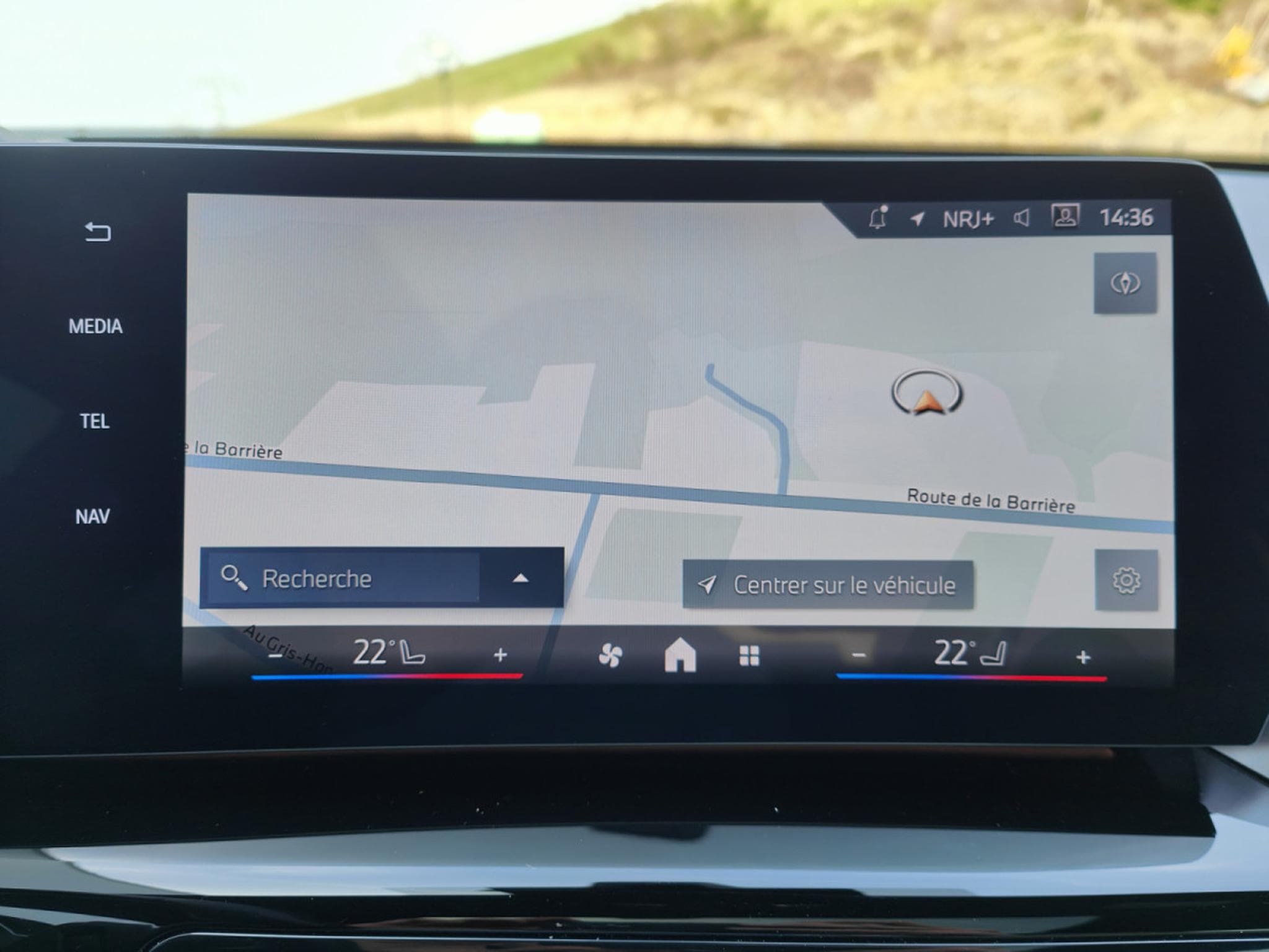 BMW X2 SDRIVE20i PACK M CARPLAY GPS CAMERA 360 TOIT PANO (2024) - Photo 15