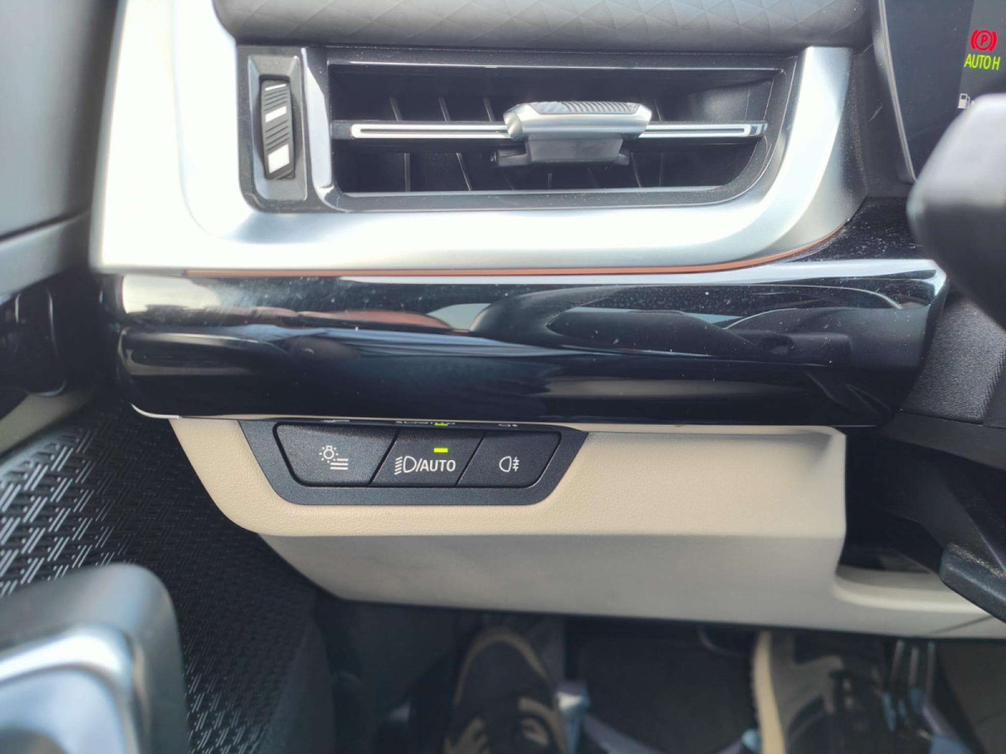 BMW X2 SDRIVE20i PACK M CARPLAY GPS CAMERA 360 TOIT PANO (2024) - Photo 21