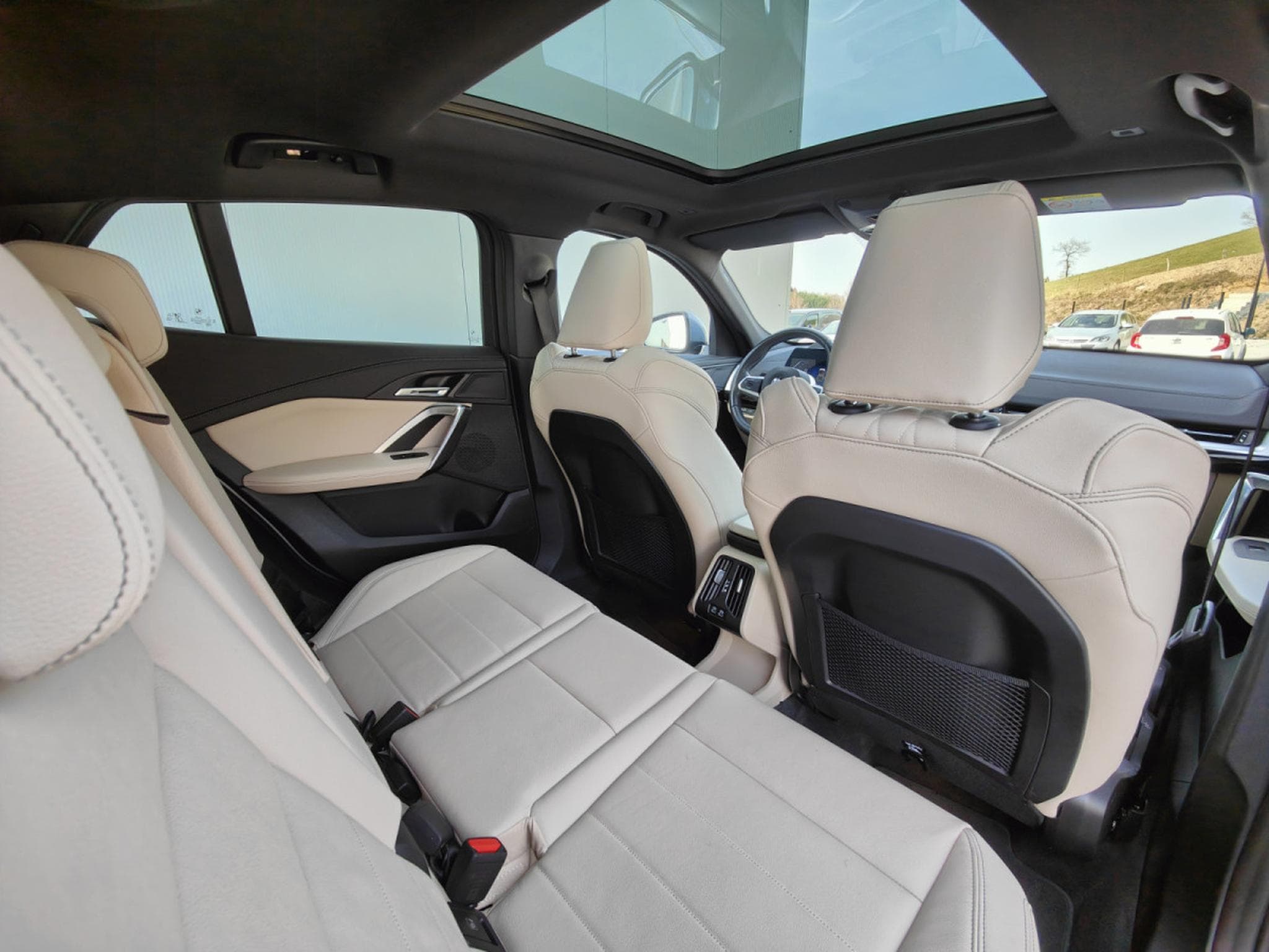 BMW X2 SDRIVE20i PACK M CARPLAY GPS CAMERA 360 TOIT PANO (2024) - Photo 8