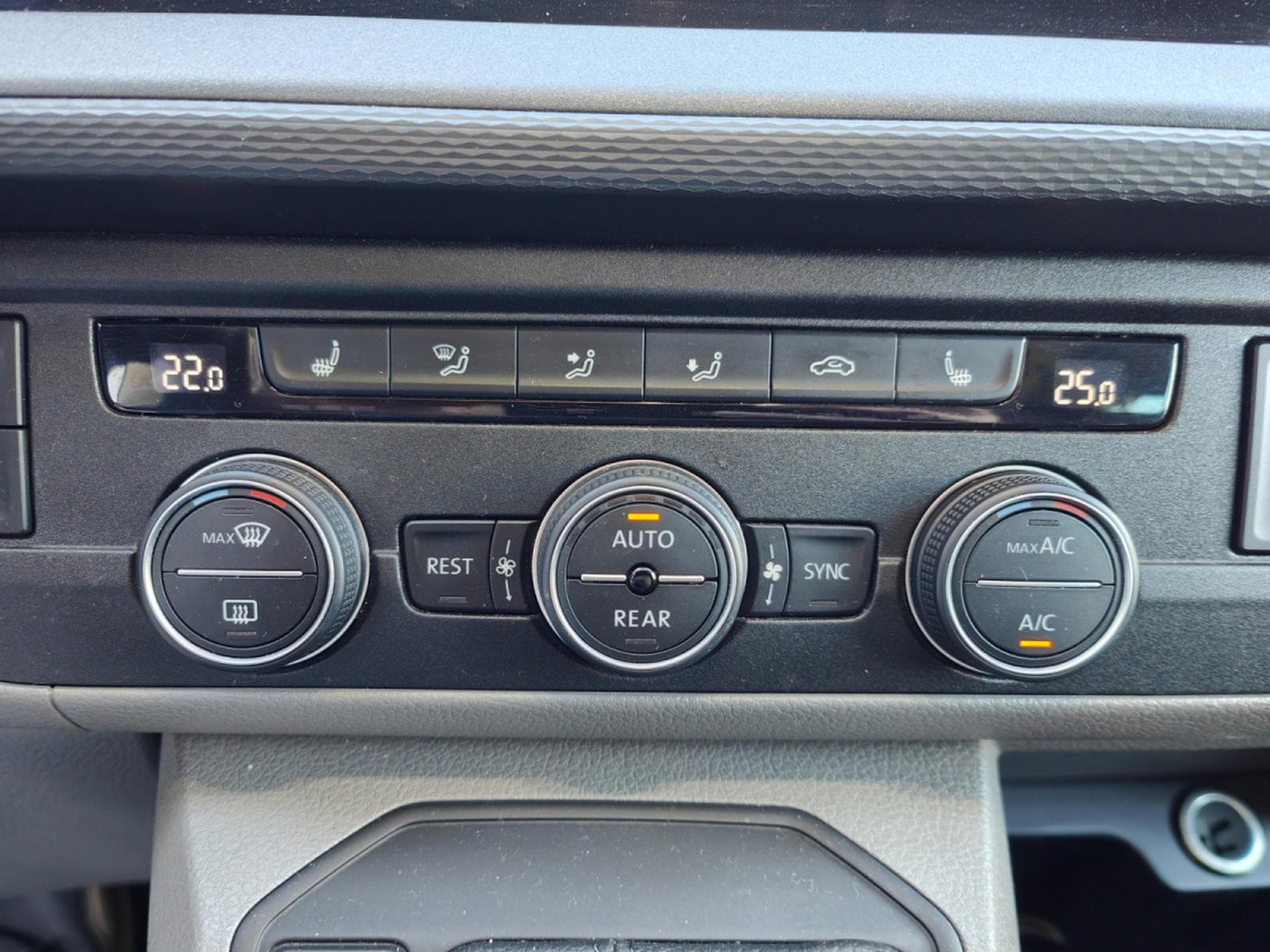 VW T6.1 2.0 TDI DSG 9 PLACES CARPLAY CAMERA GPS (2023) - Photo 17