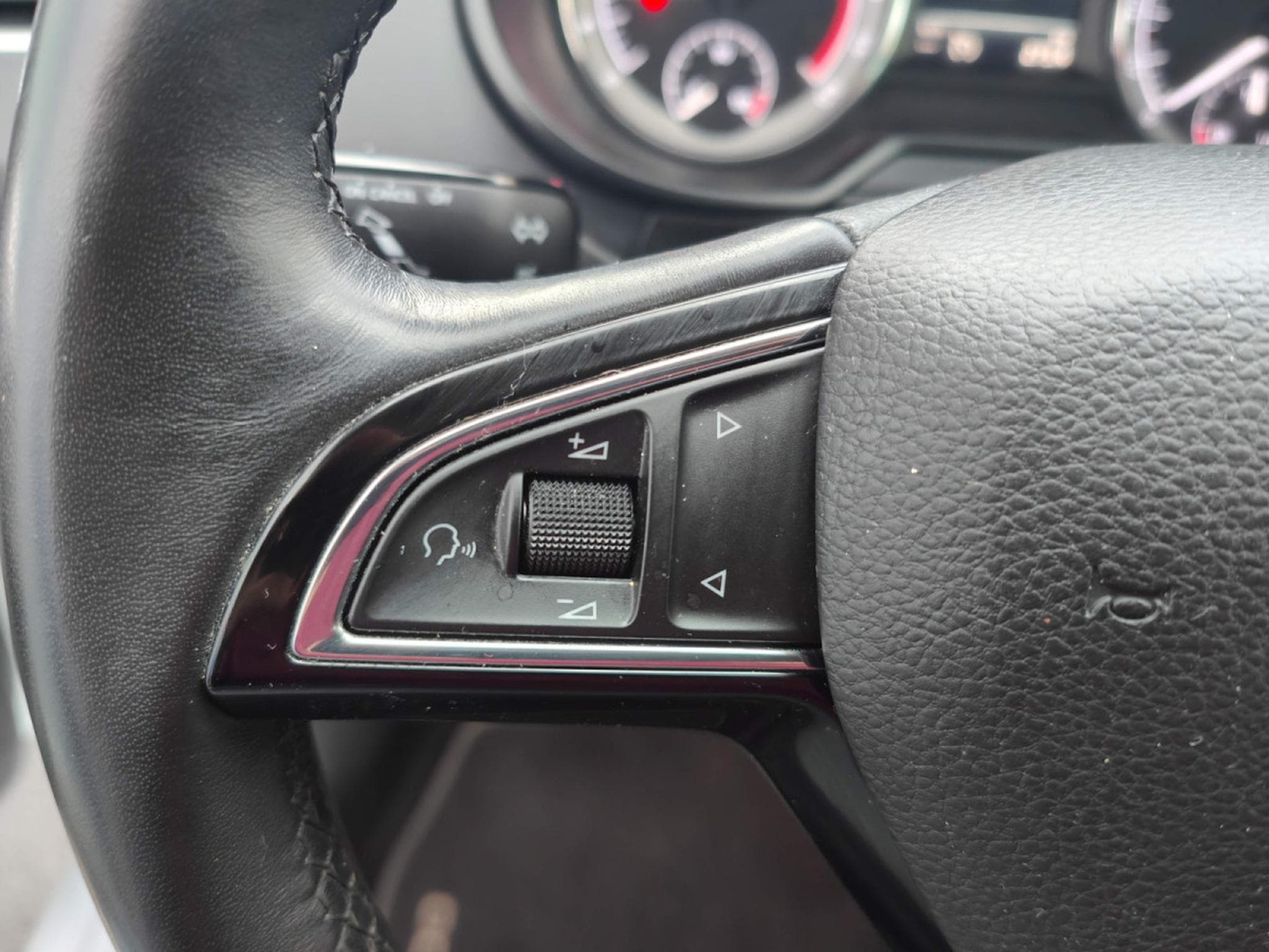 Skoda Octavia 1.6 TDI DSG CARPLAY APS AV/AR SIEGES CHAUFFANTS CRUISE (2019) - Foto 22