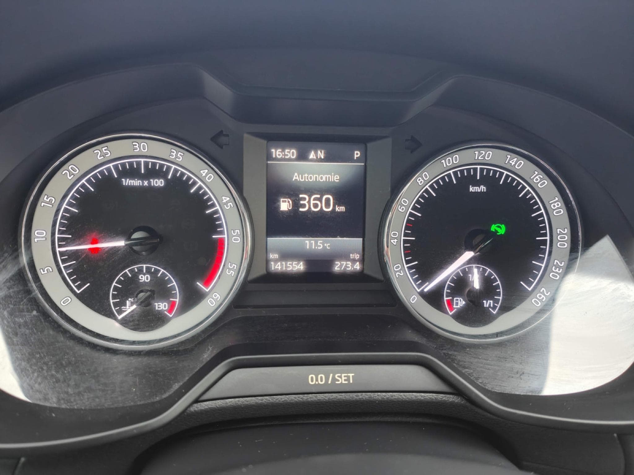 Skoda Octavia 1.6 TDI DSG CARPLAY APS AV/AR SIEGES CHAUFFANTS CRUISE (2019) - Foto 23