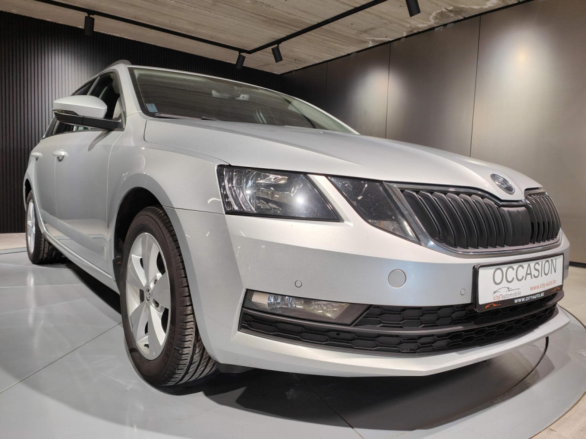 Skoda Octavia 1.6 TDI DSG CARPLAY APS AV/AR SIEGES CHAUFFANTS CRUISE (2019) - Foto 7