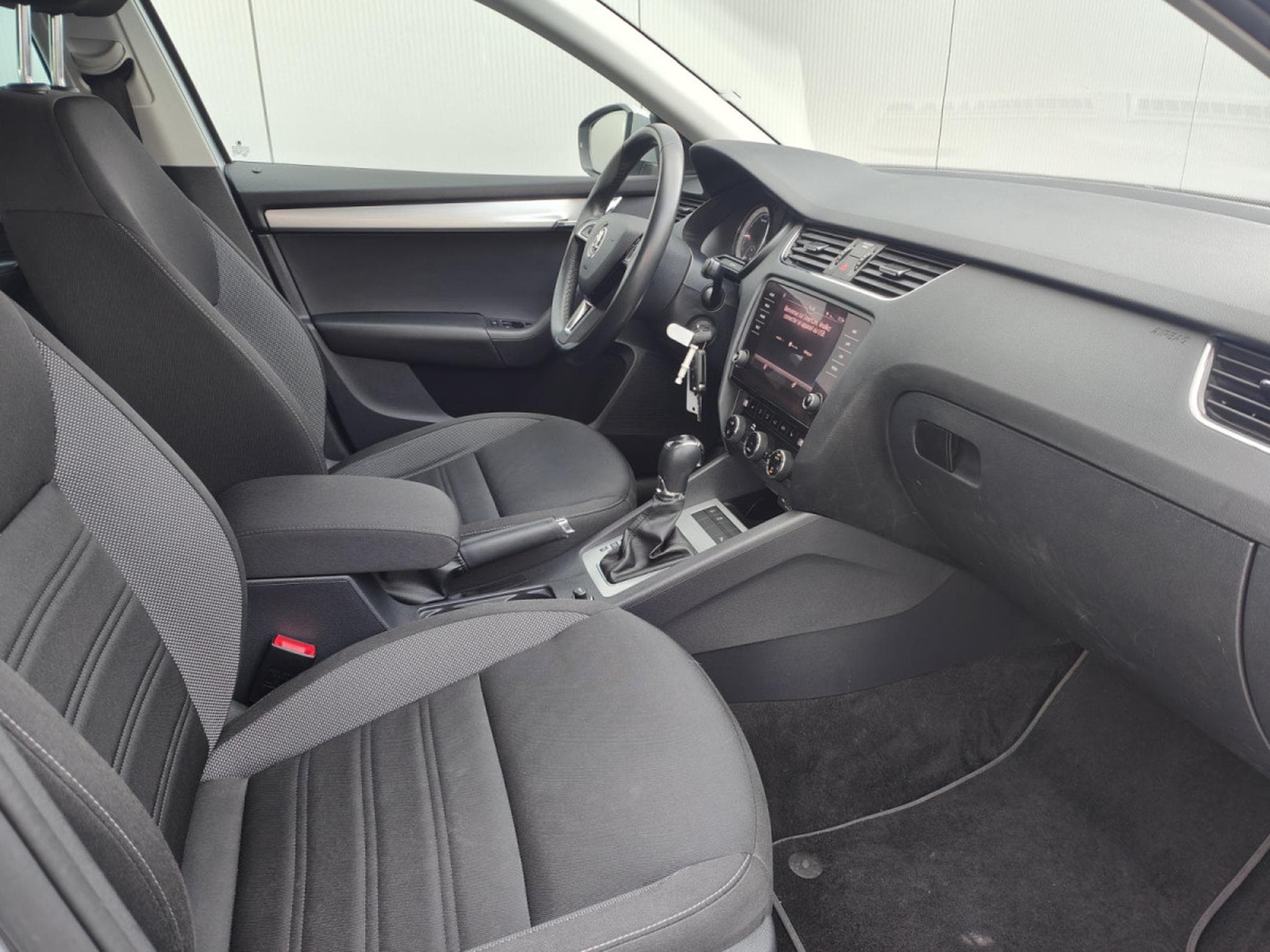 Skoda Octavia 1.6 TDI DSG CARPLAY APS AV/AR SIEGES CHAUFFANTS CRUISE (2019) - Foto 8