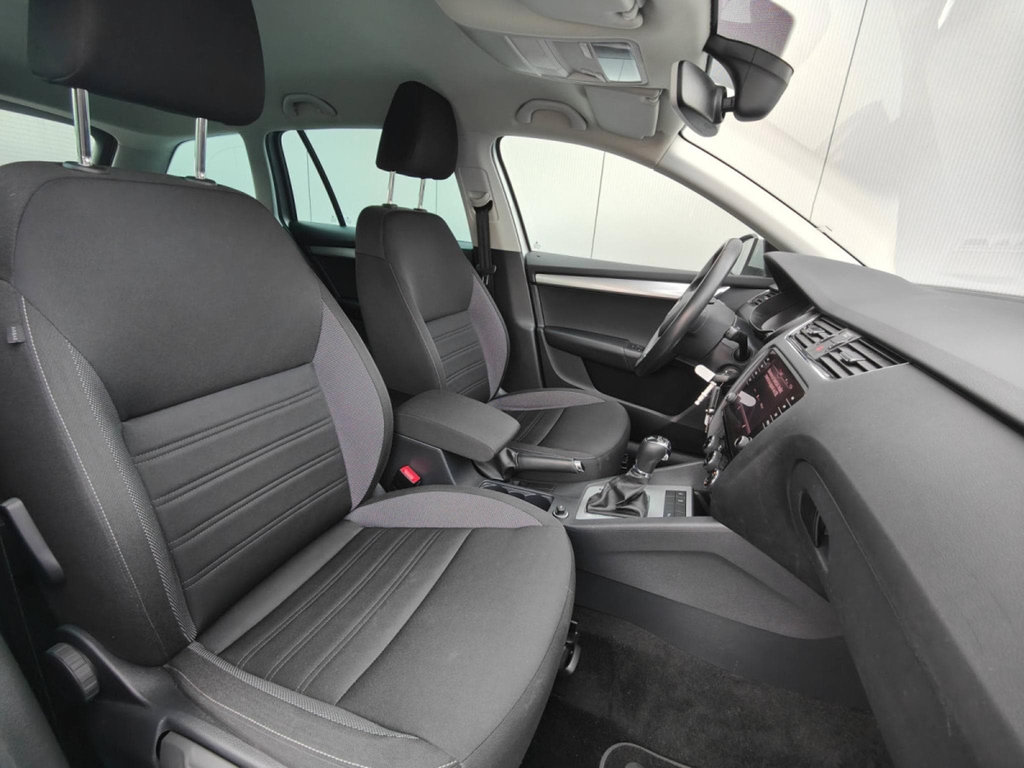 Skoda Octavia 1.6 TDI DSG CARPLAY APS AV/AR SIEGES CHAUFFANTS CRUISE (2019) - Foto 9