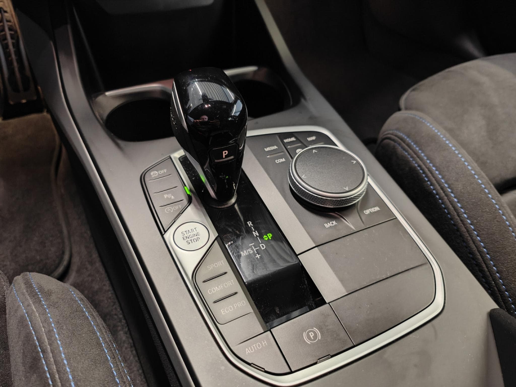 BMW 118 118i PACK M SIEGES M CARPLAY GPS PHARES LED (2024) - Photo 13