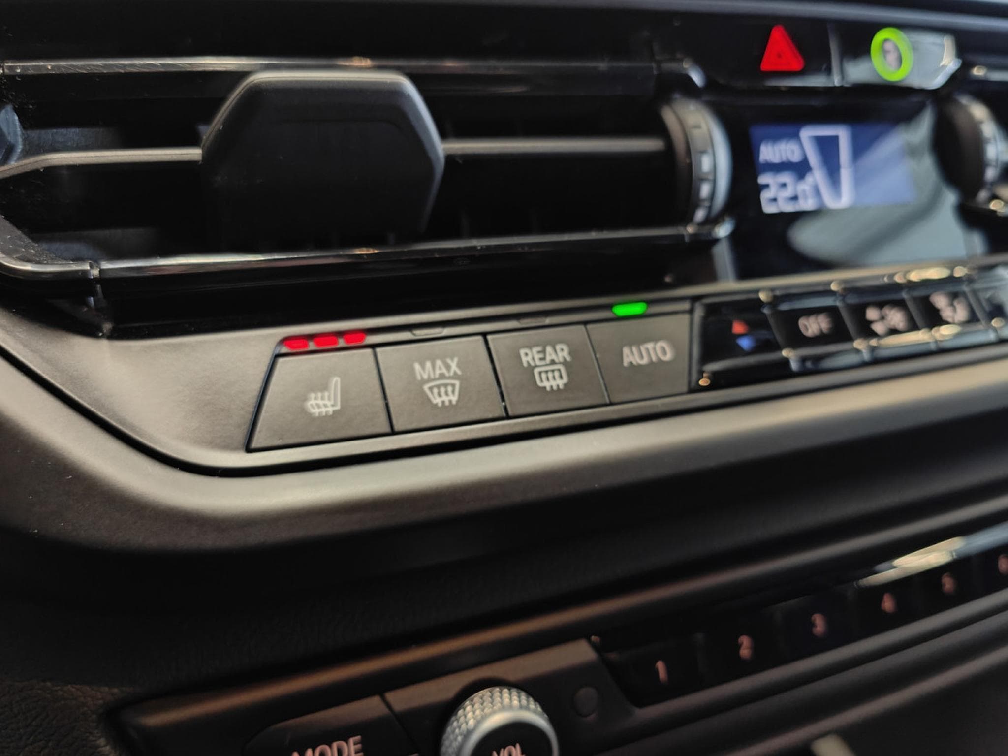 BMW 118 118i PACK M SIEGES M CARPLAY GPS PHARES LED (2024) - Photo 15