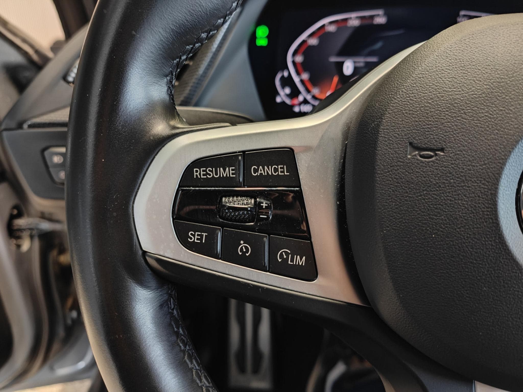 BMW 118 118i PACK M SIEGES M CARPLAY GPS PHARES LED (2024) - Photo 21