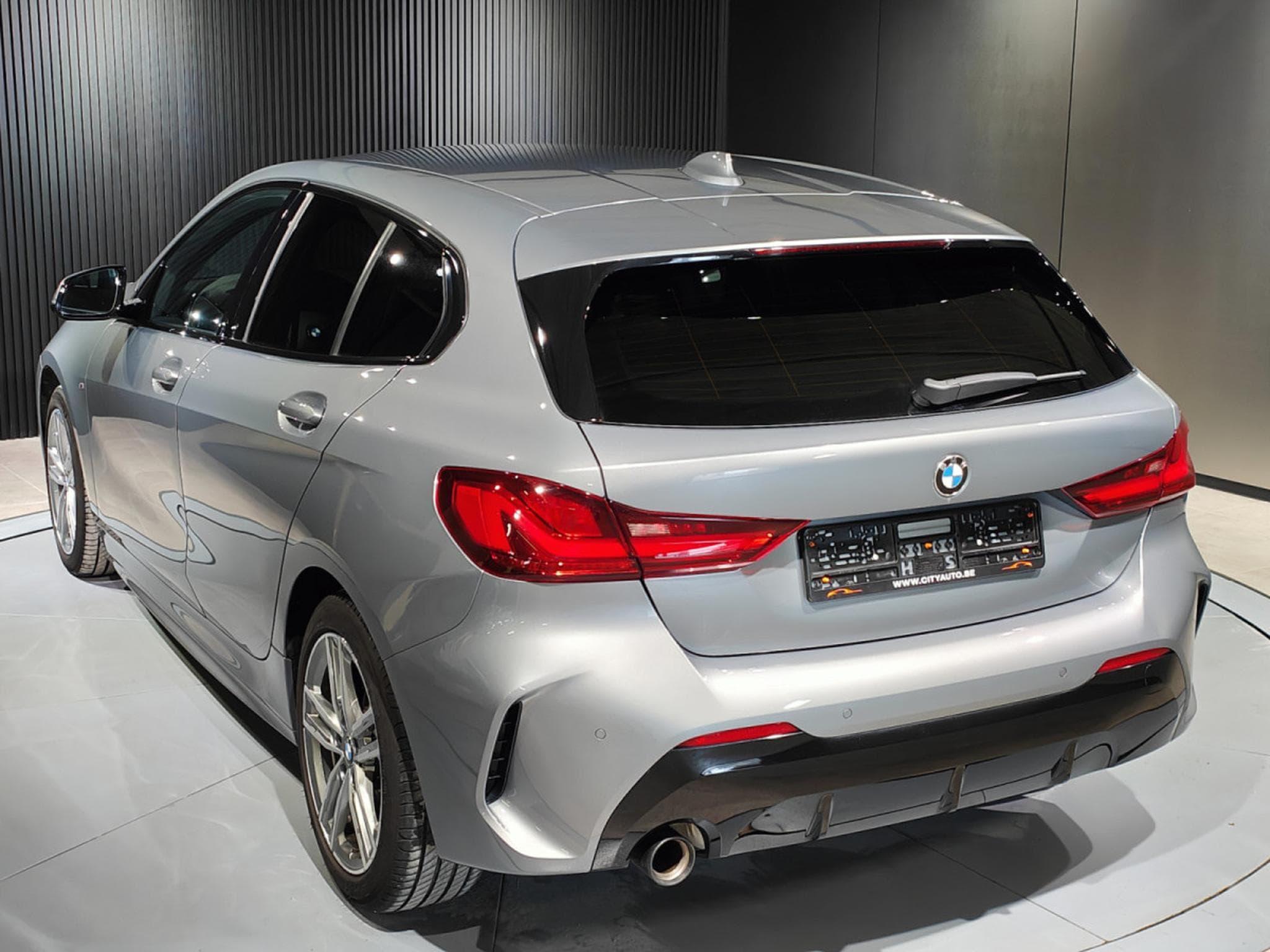 BMW 118 118i PACK M SIEGES M CARPLAY GPS PHARES LED (2024) - Photo 4