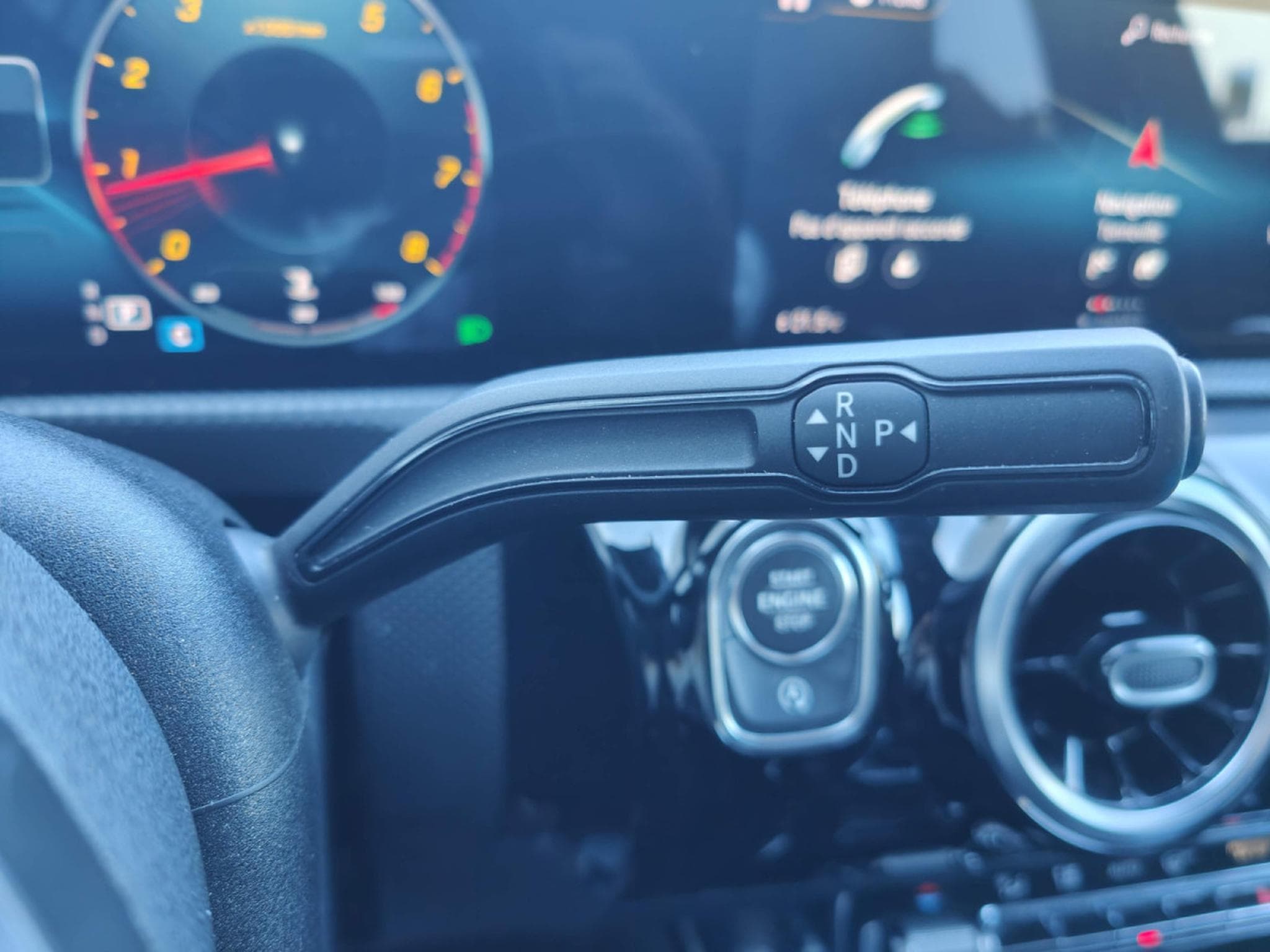 Mercedes CLA 180 1.3 SB PACK AMG CAMERA GPS CARPLAY (2020) - Foto 10