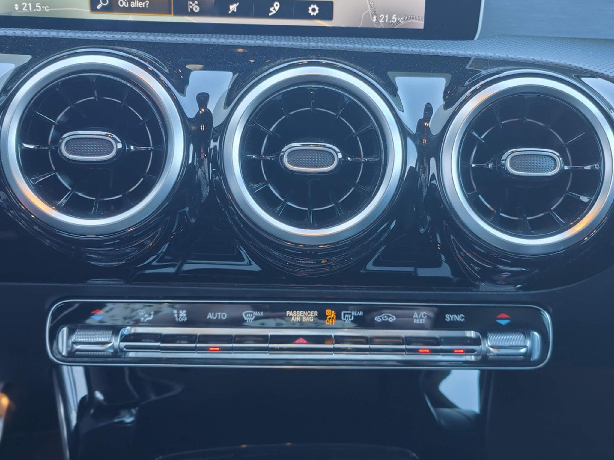 Mercedes CLA 180 1.3 SB PACK AMG CAMERA GPS CARPLAY (2020) - Foto 16