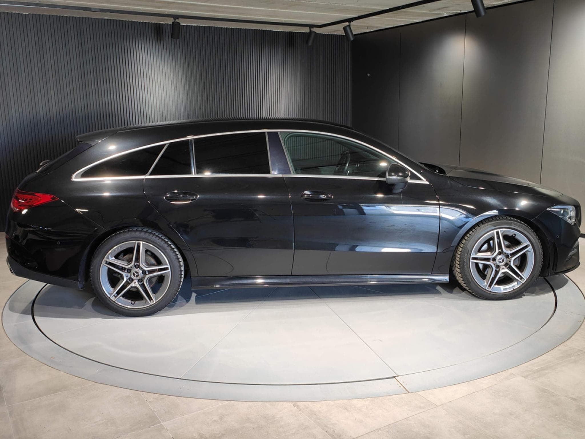 Mercedes CLA 180 1.3 SB PACK AMG CAMERA GPS CARPLAY (2020) - Foto 2