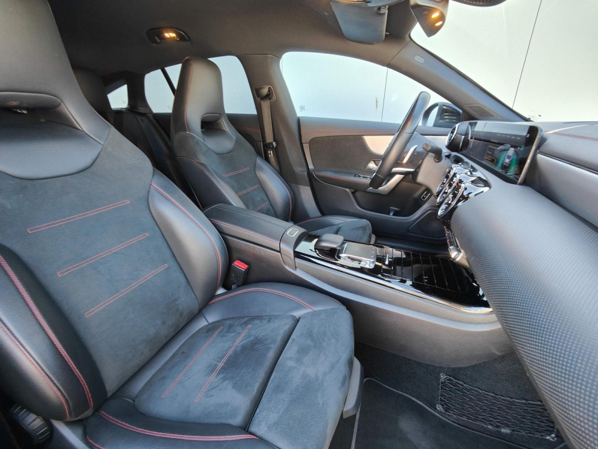 Mercedes CLA 180 1.3 SB PACK AMG CAMERA GPS CARPLAY (2020) - Foto 23