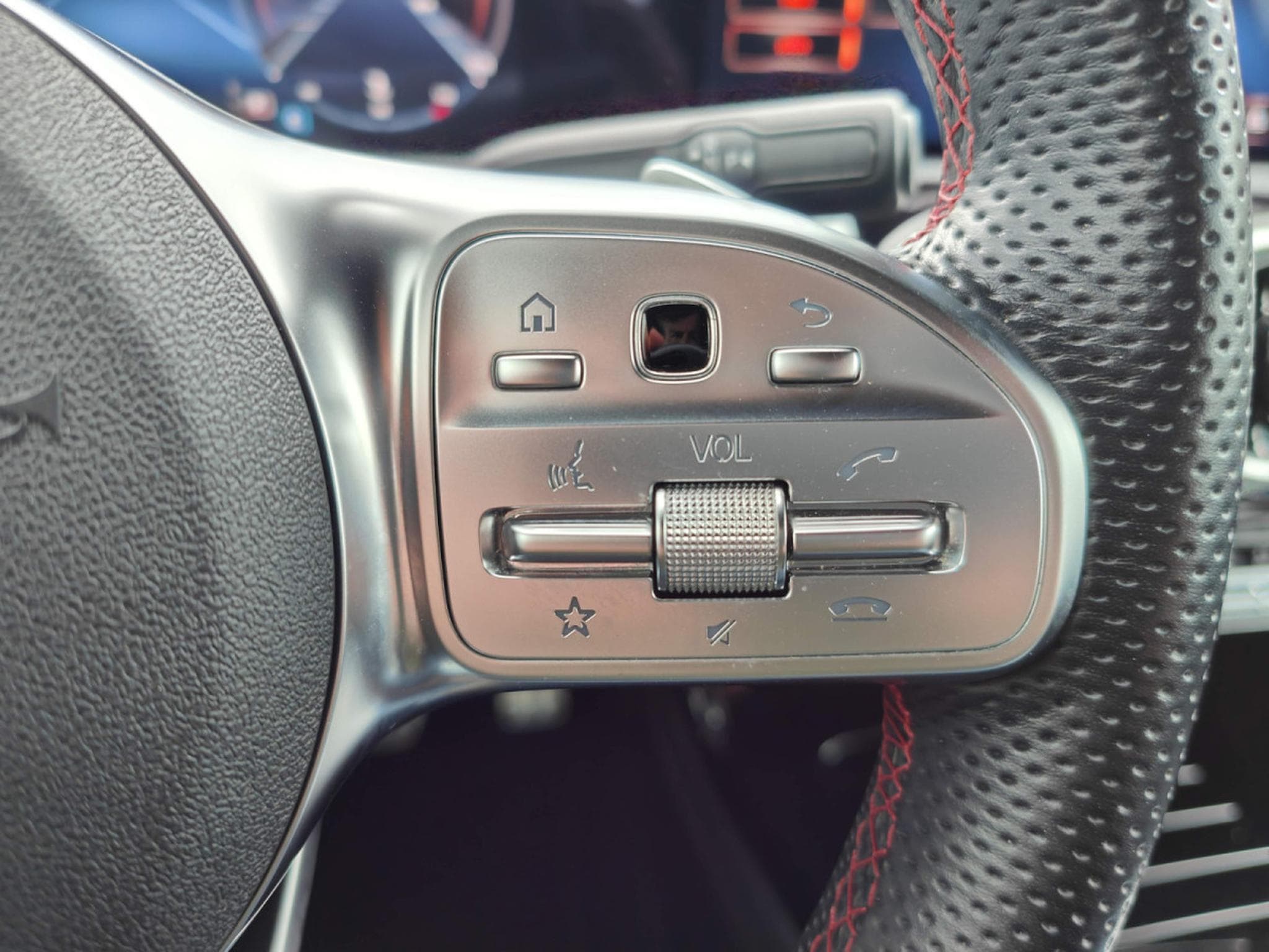 Mercedes A 180 180D PACK AMG CAMERA GPS CARPLAY LED SIEGES ELECTRIQUES (2019) - Foto 16