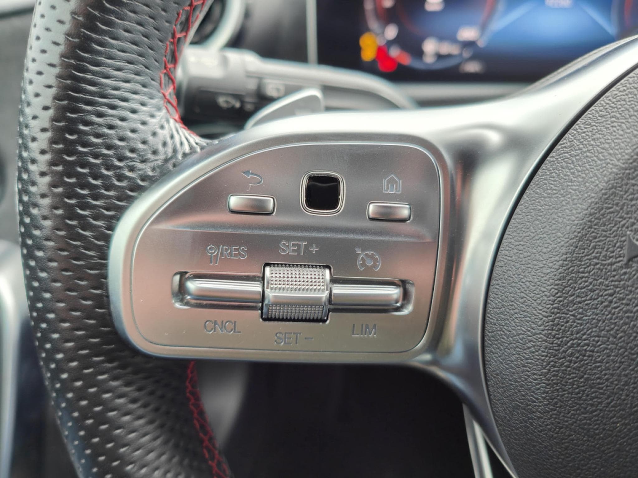 Mercedes A 180 180D PACK AMG CAMERA GPS CARPLAY LED SIEGES ELECTRIQUES (2019) - Foto 17