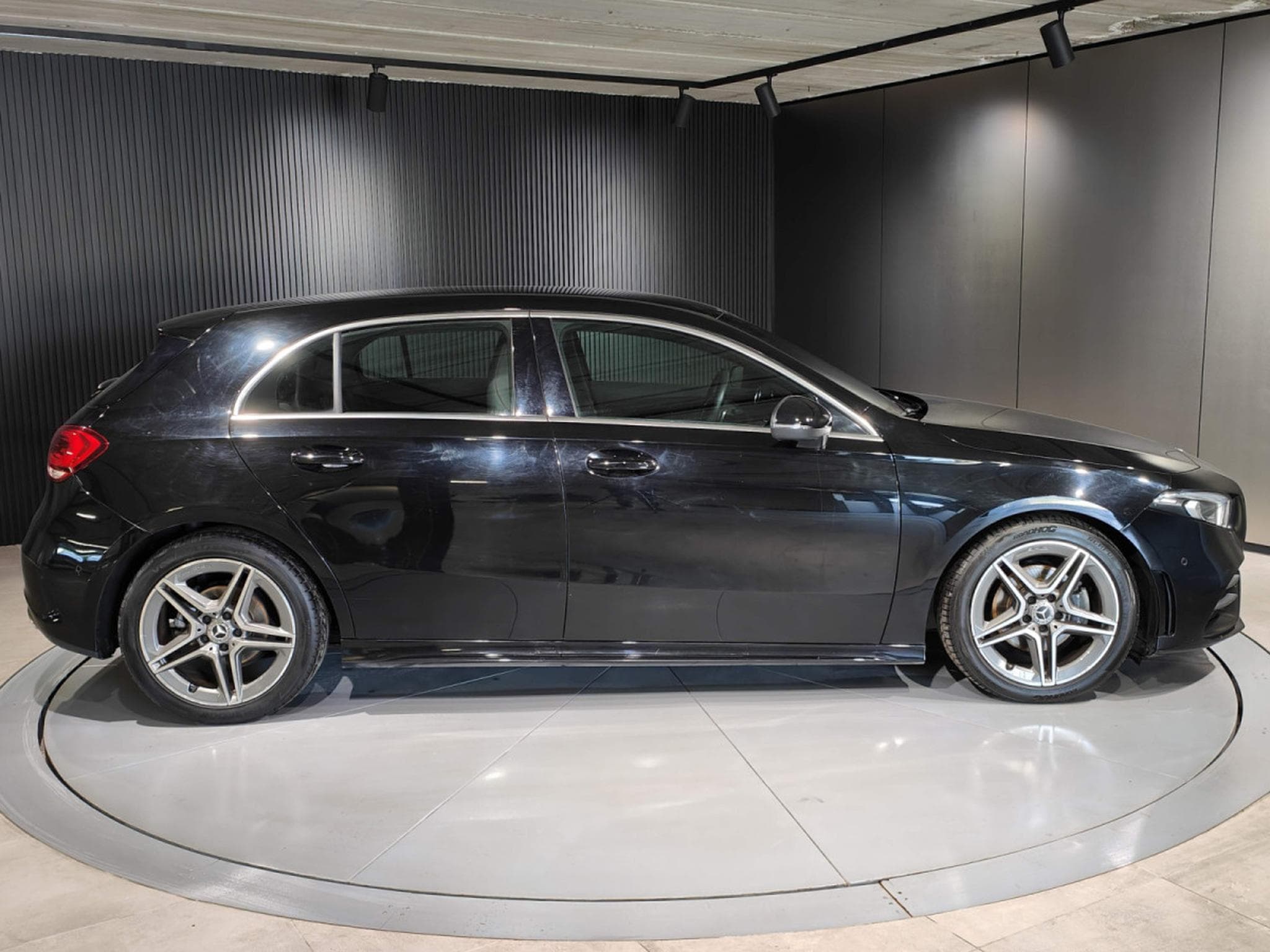 Mercedes A 180 180D PACK AMG CAMERA GPS CARPLAY LED SIEGES ELECTRIQUES (2019) - Foto 2