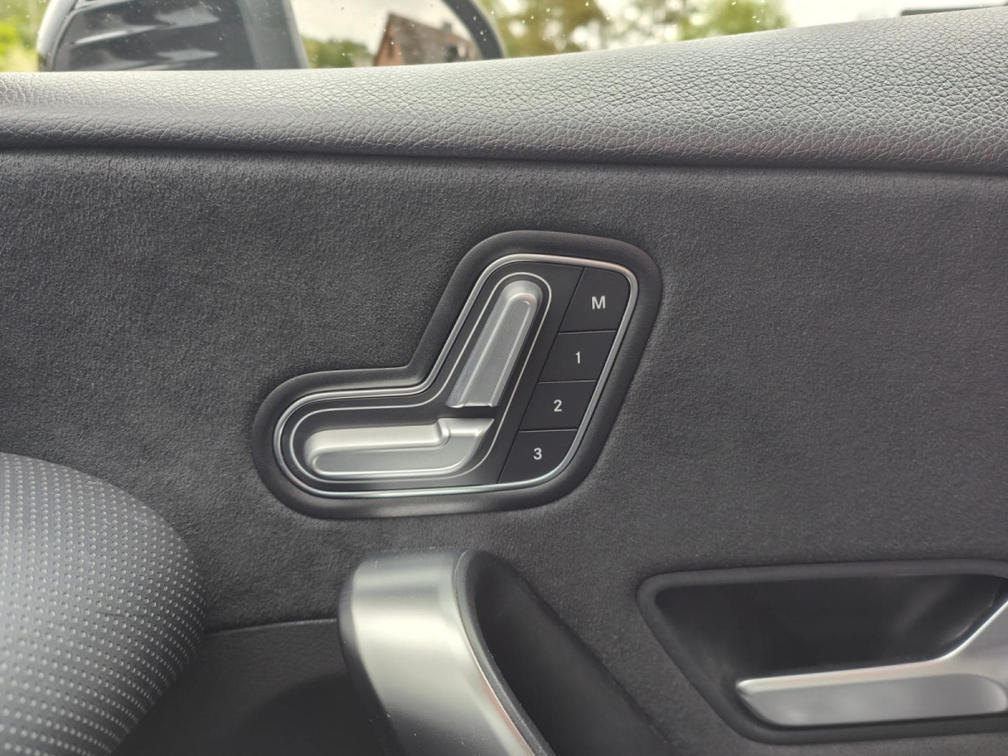 Mercedes A 180 180D PACK AMG CAMERA GPS CARPLAY LED SIEGES ELECTRIQUES (2019) - Foto 21