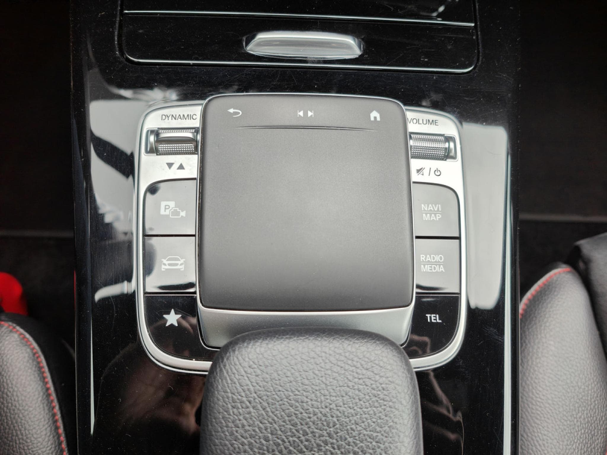 Mercedes A 180 180D PACK AMG CAMERA GPS CARPLAY LED SIEGES ELECTRIQUES (2019) - Foto 23