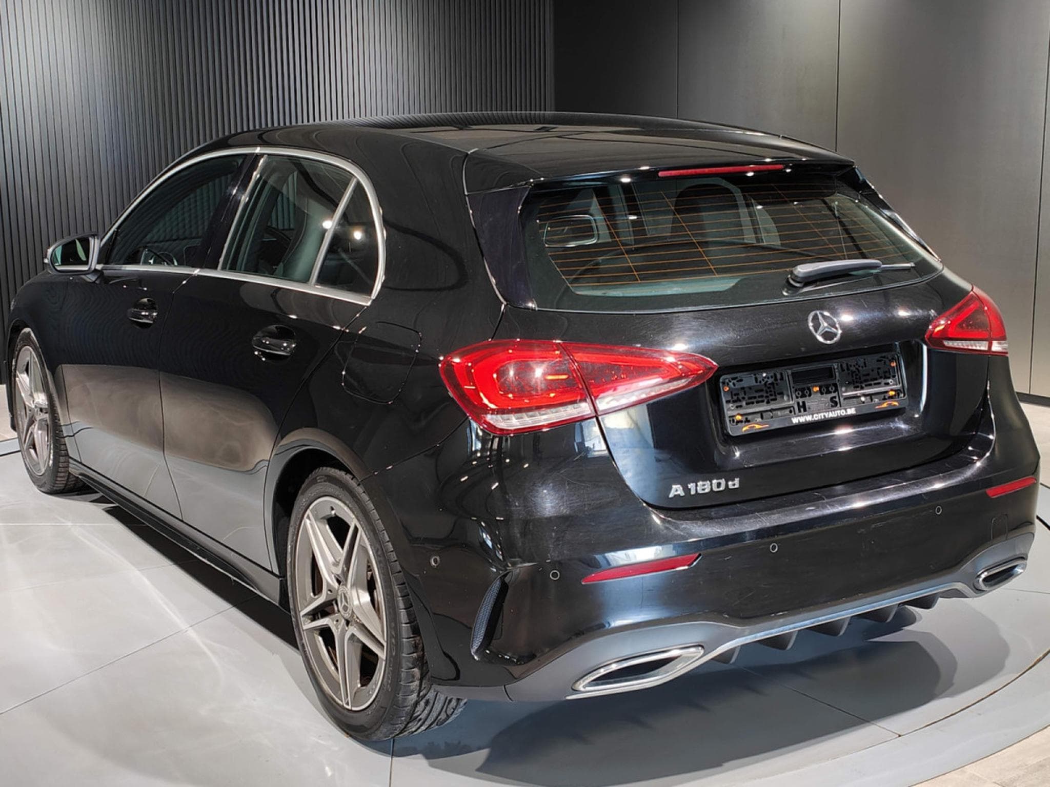 Mercedes A 180 180D PACK AMG CAMERA GPS CARPLAY LED SIEGES ELECTRIQUES (2019) - Foto 4