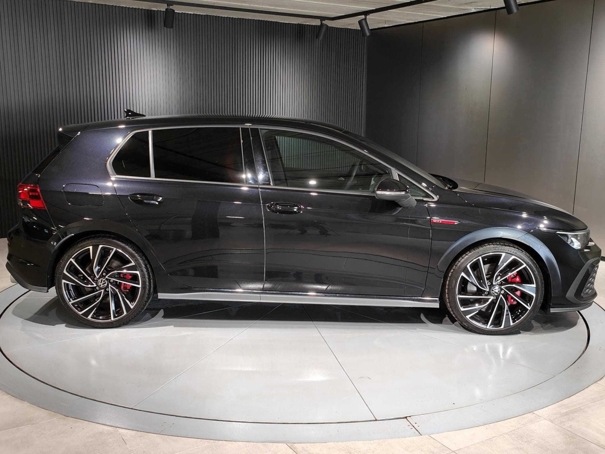 VW Golf GTI 2.0 TSI DSG CARPLAY ECLAIRAGE AMBIANCE GPS LED (2022) - Foto 2