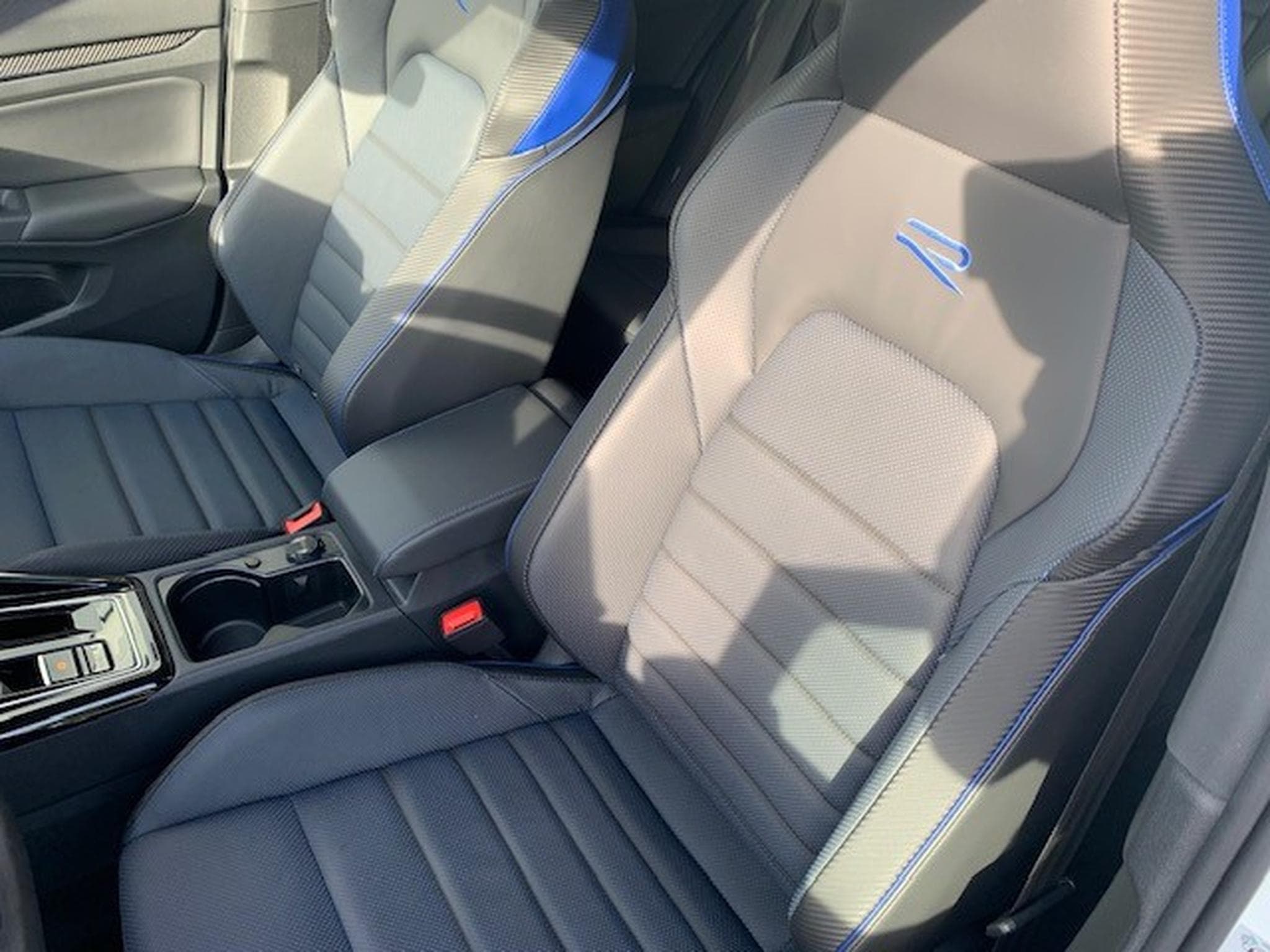 VW Golf R BLACK R-PERFORMANCE 333CV 4MOTION DSG7 (2026) - Photo 2