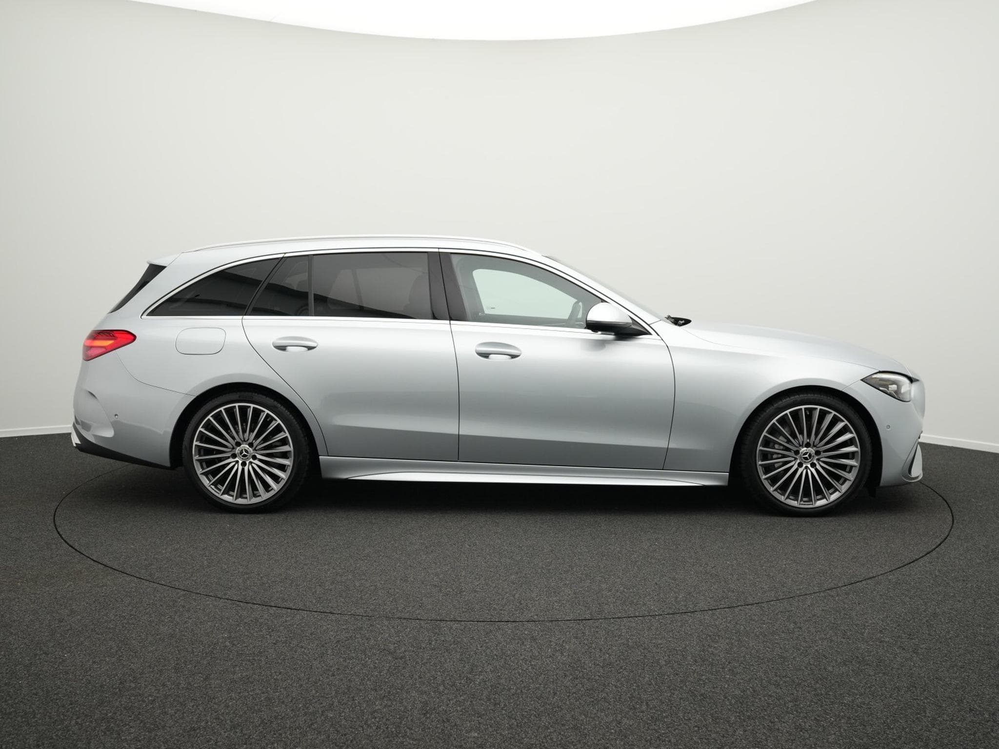 Mercedes C 300 d T AMG-Line LED+Kamera+19"AHK+Keyless (2025) - Photo 5