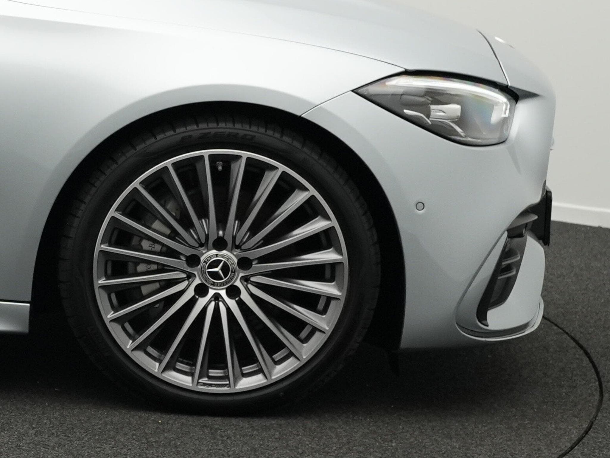 Mercedes C 300 d T AMG-Line LED+Kamera+19"AHK+Keyless (2025) - Photo 6