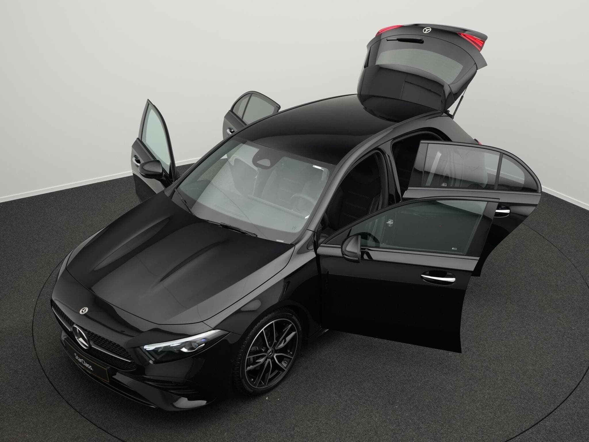 Mercedes A 200 d AMG-Line Multi+Kamera+Distr+Night+19" (2025) - Photo 12