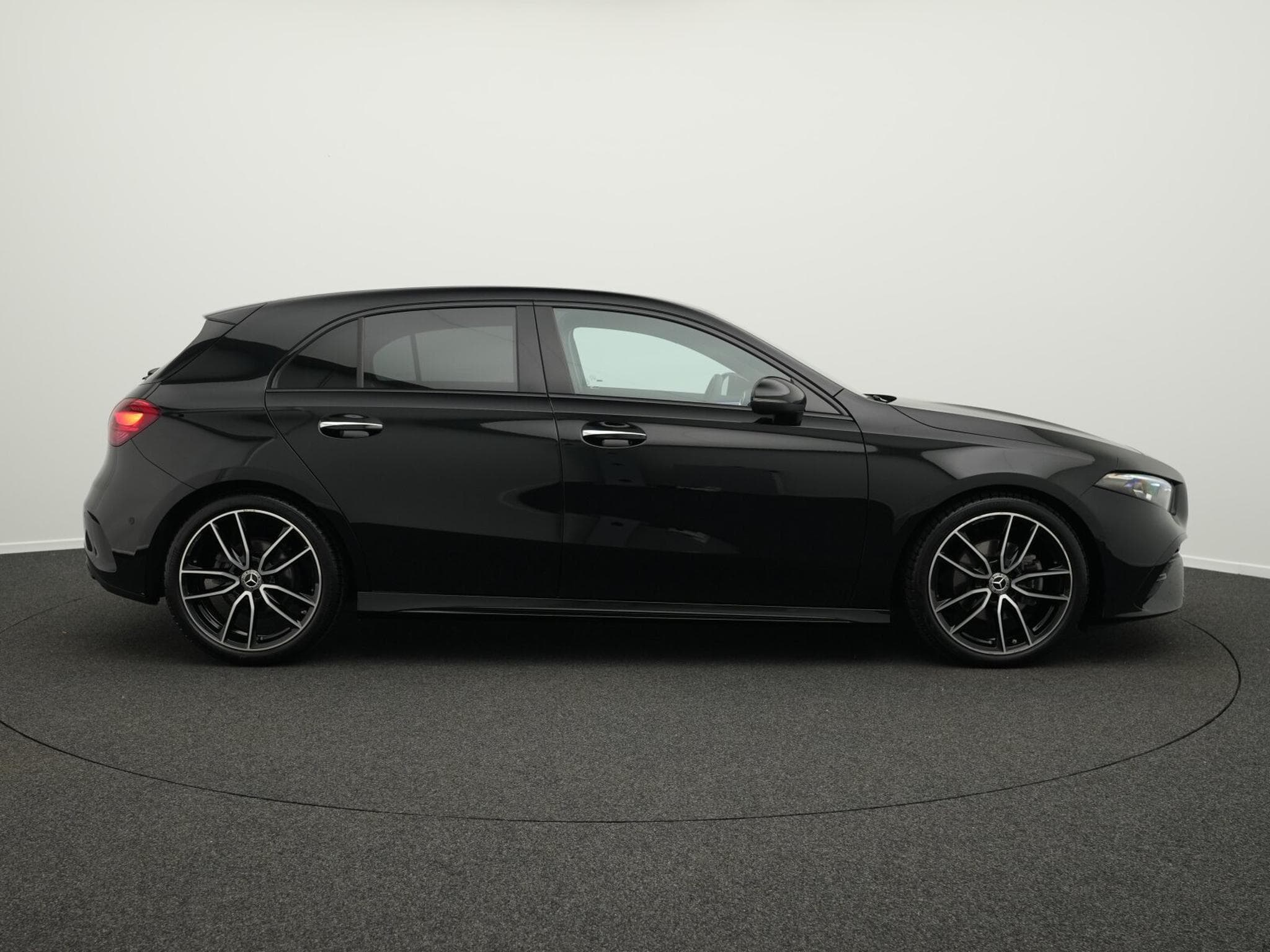 Mercedes A 200 d AMG-Line Multi+Kamera+Distr+Night+19" (2025) - Photo 5